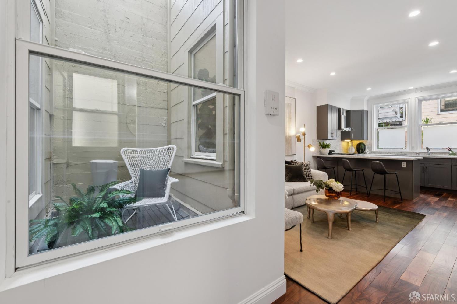 585 Francisco Street