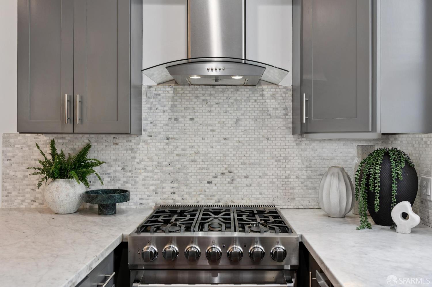 585 Francisco Street