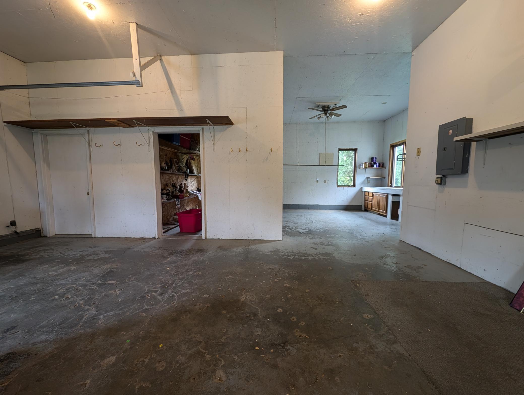 202 Railway Avenue N