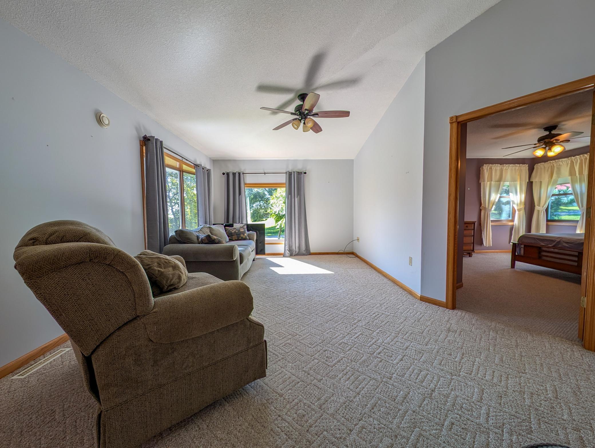 202 Railway Avenue N