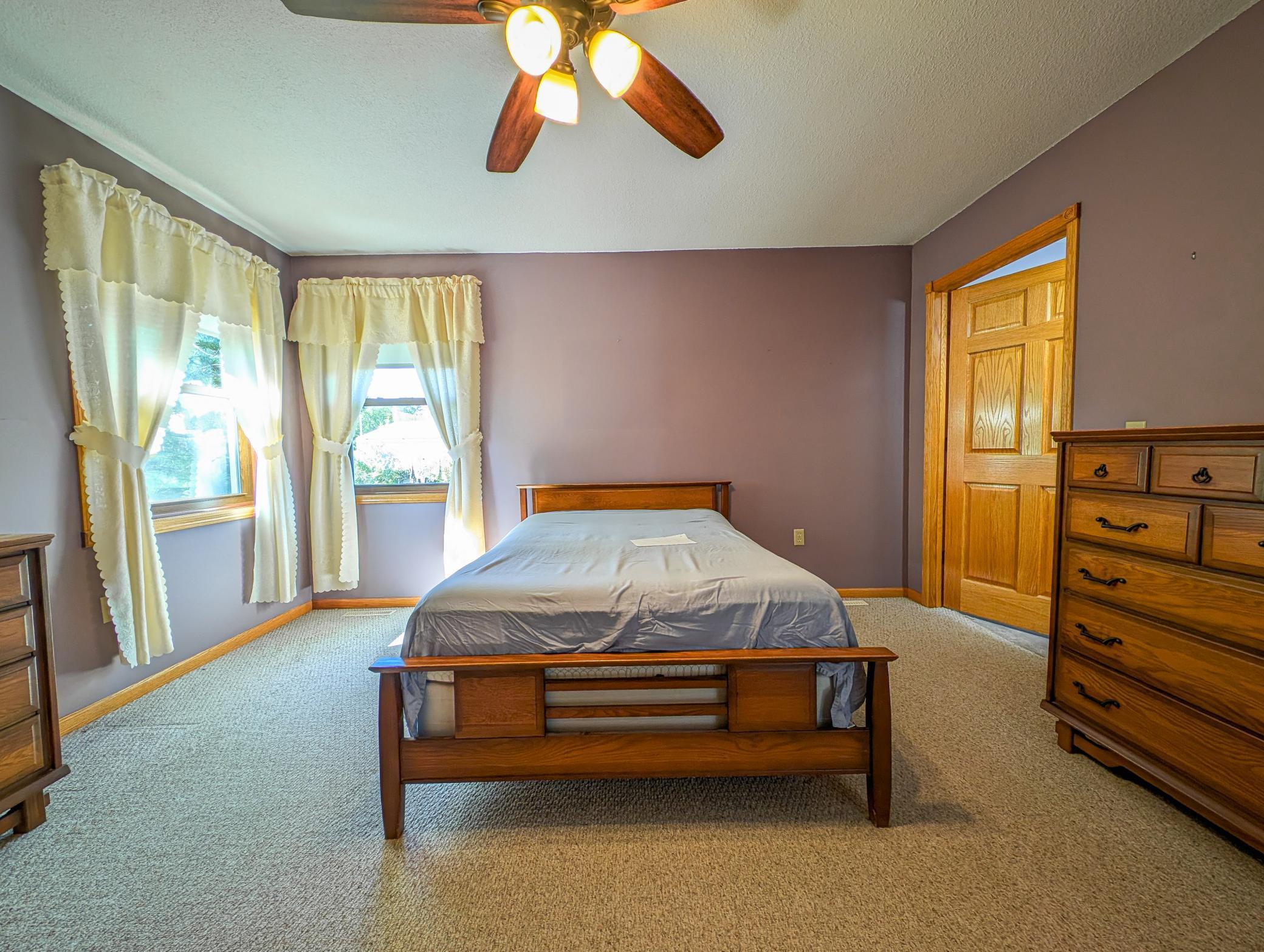 202 Railway Avenue N