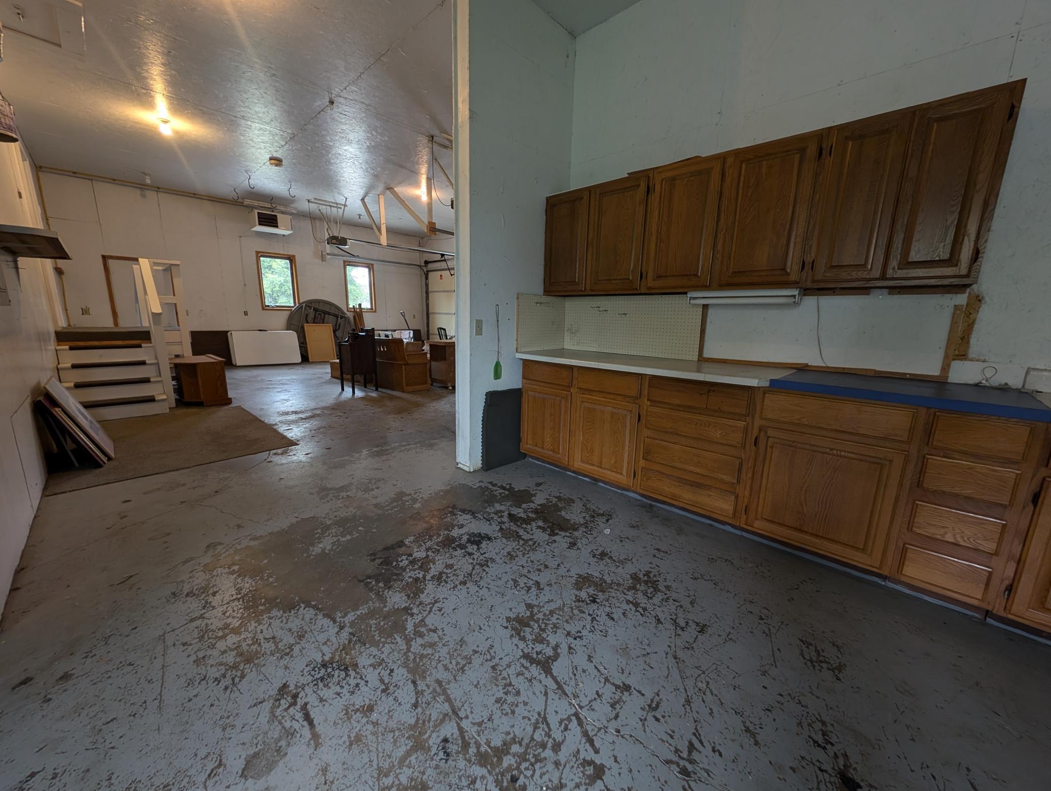 202 Railway Avenue N