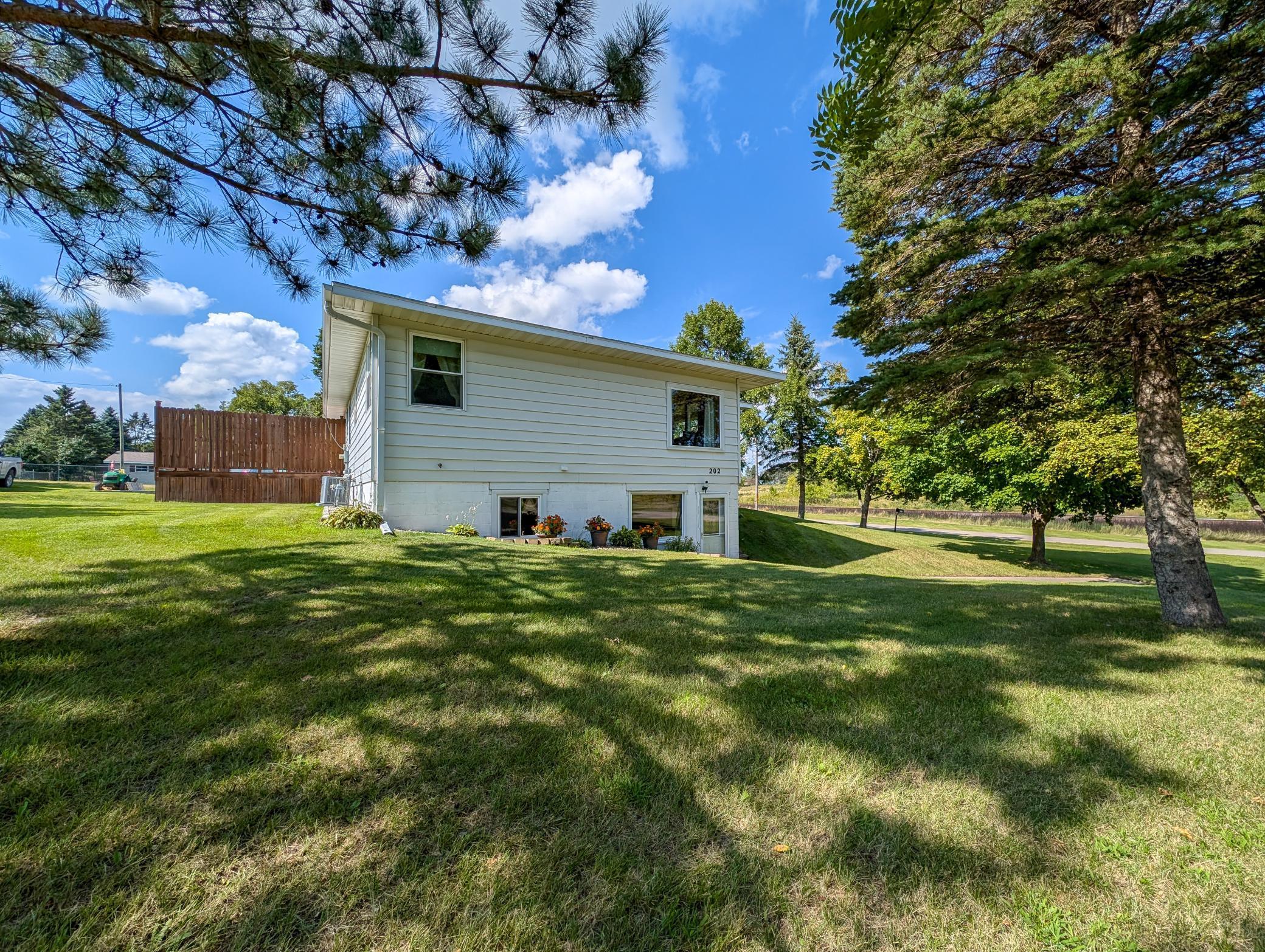 202 Railway Avenue N