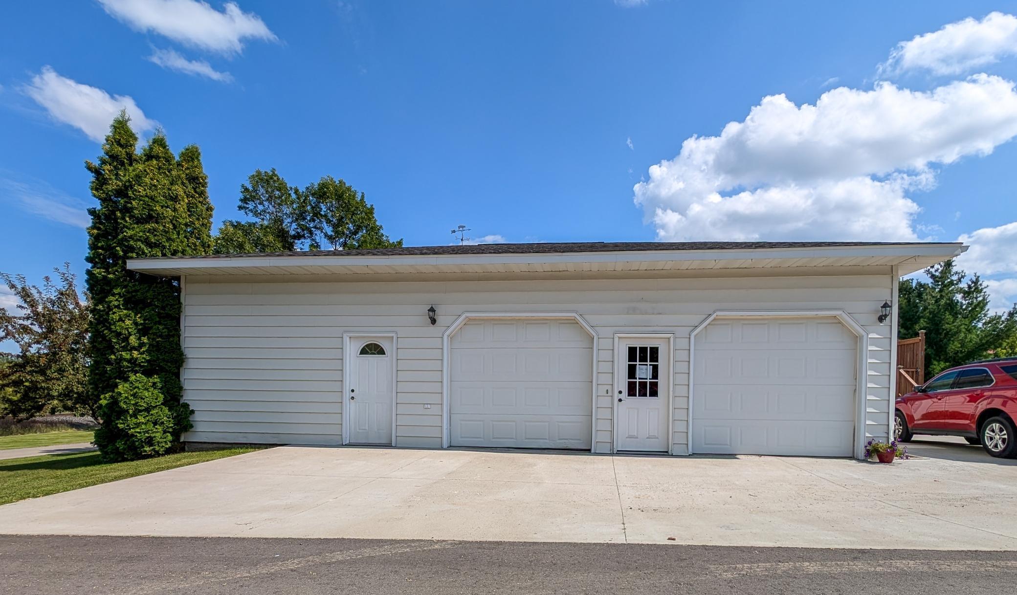 202 Railway Avenue N