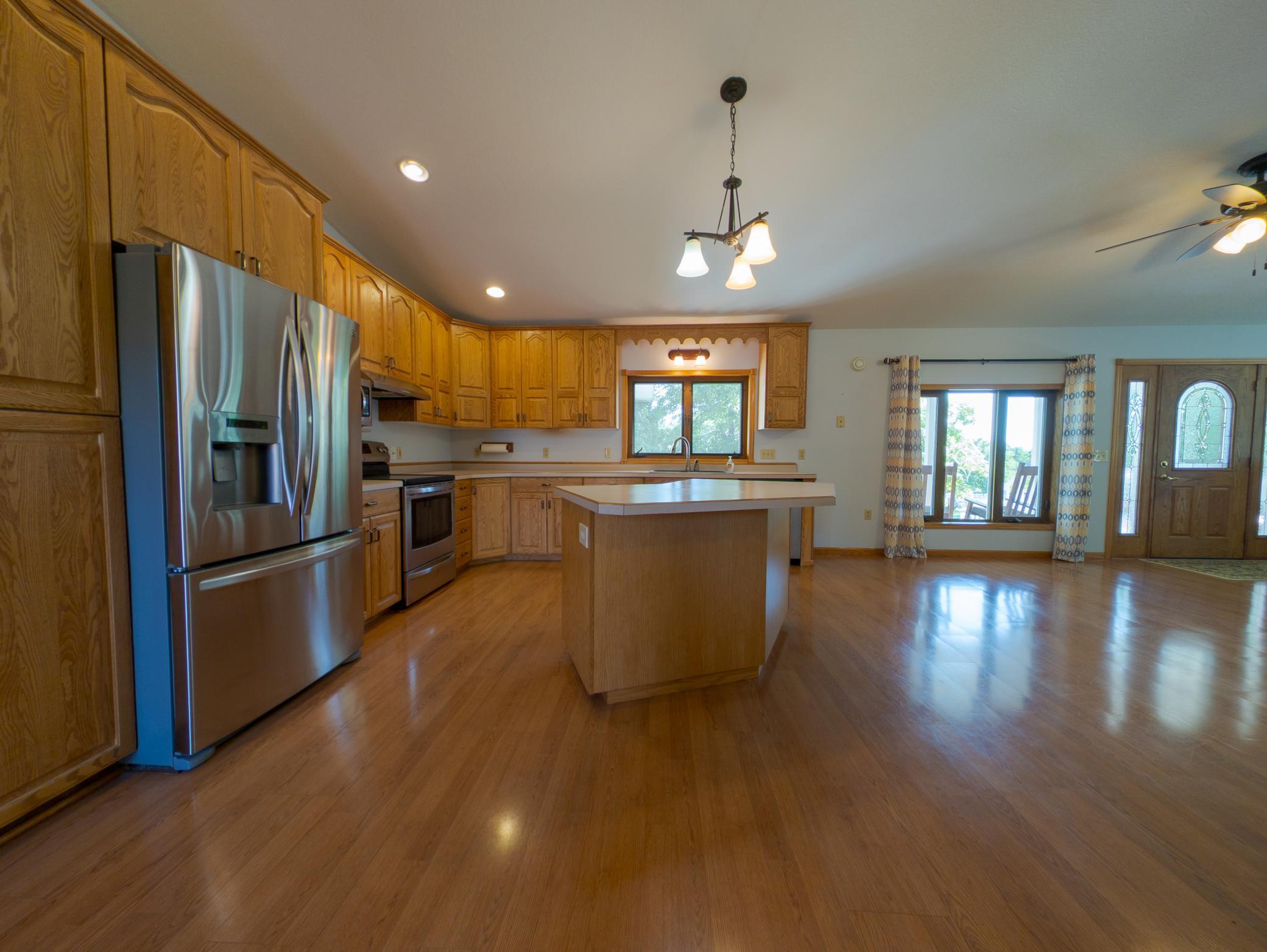 202 Railway Avenue N