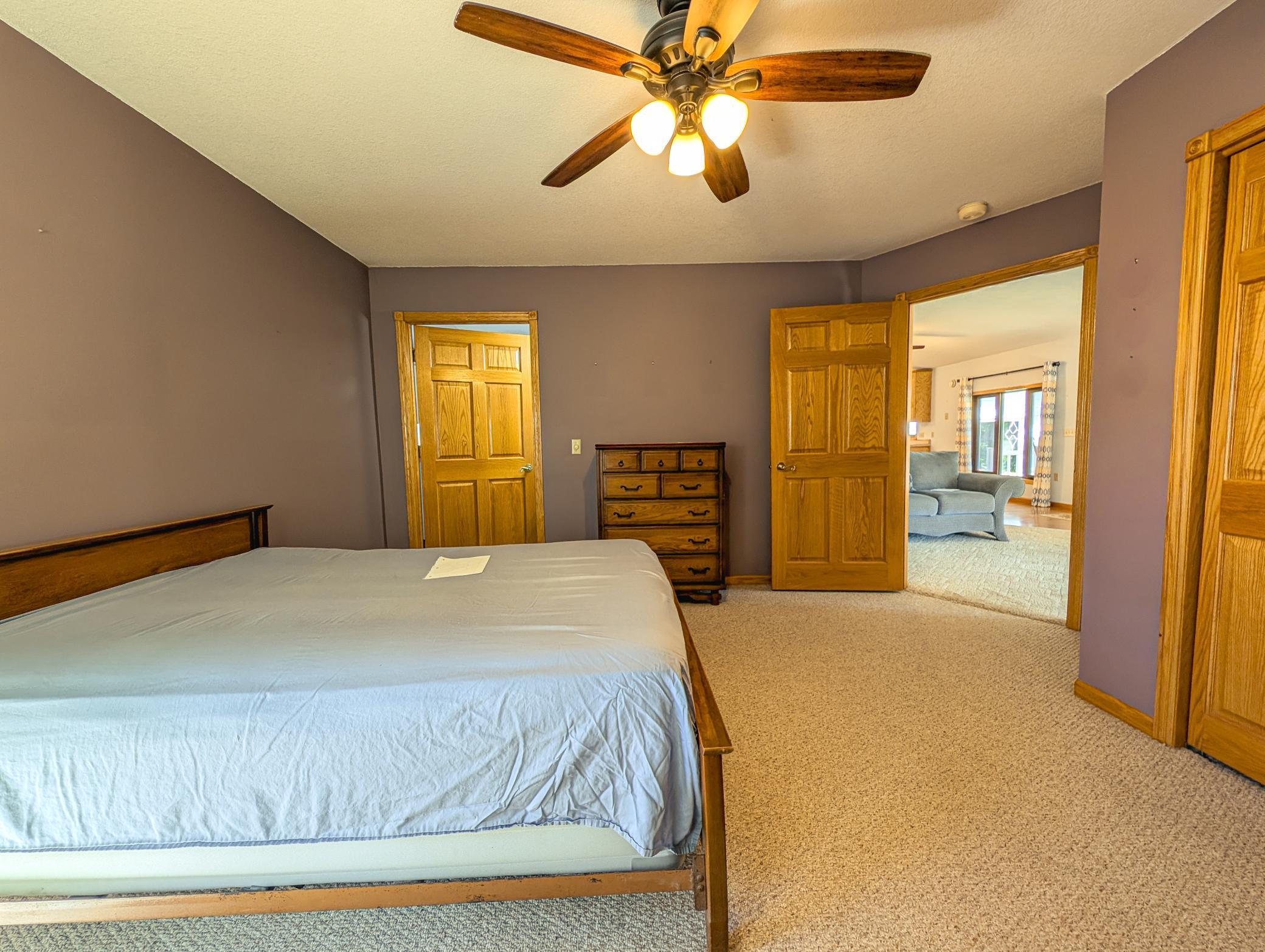 202 Railway Avenue N