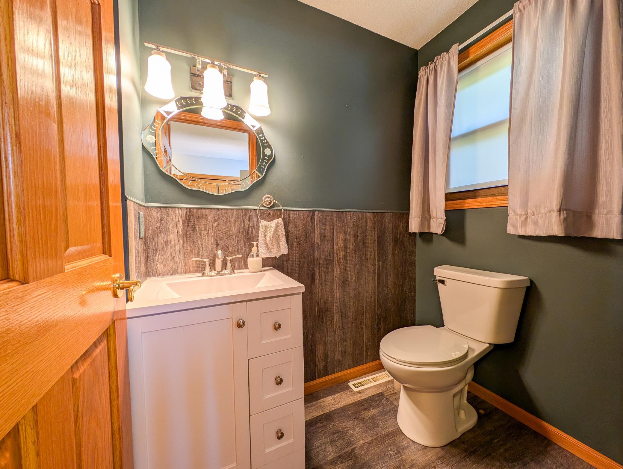 202 Railway Avenue N