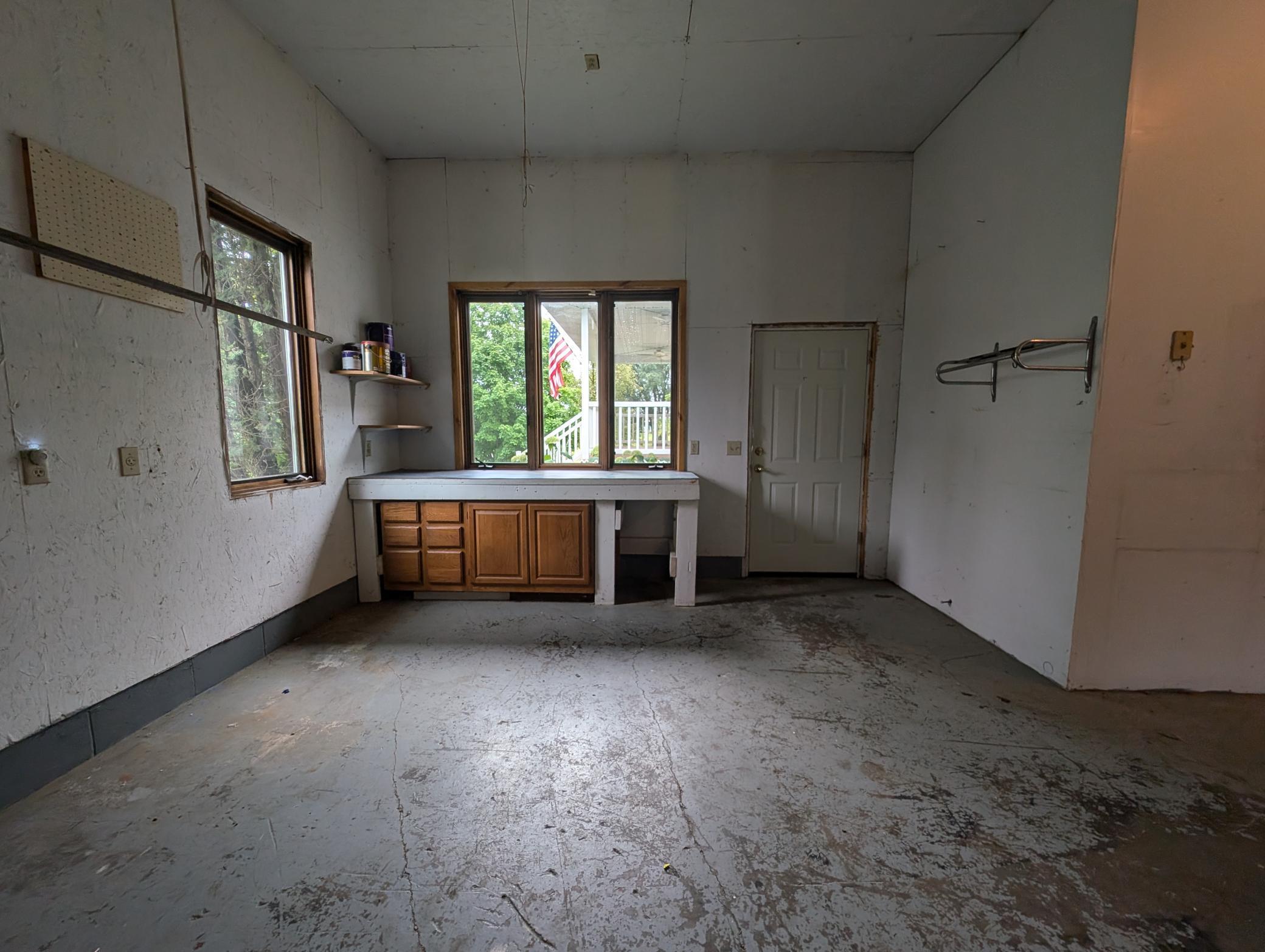 202 Railway Avenue N