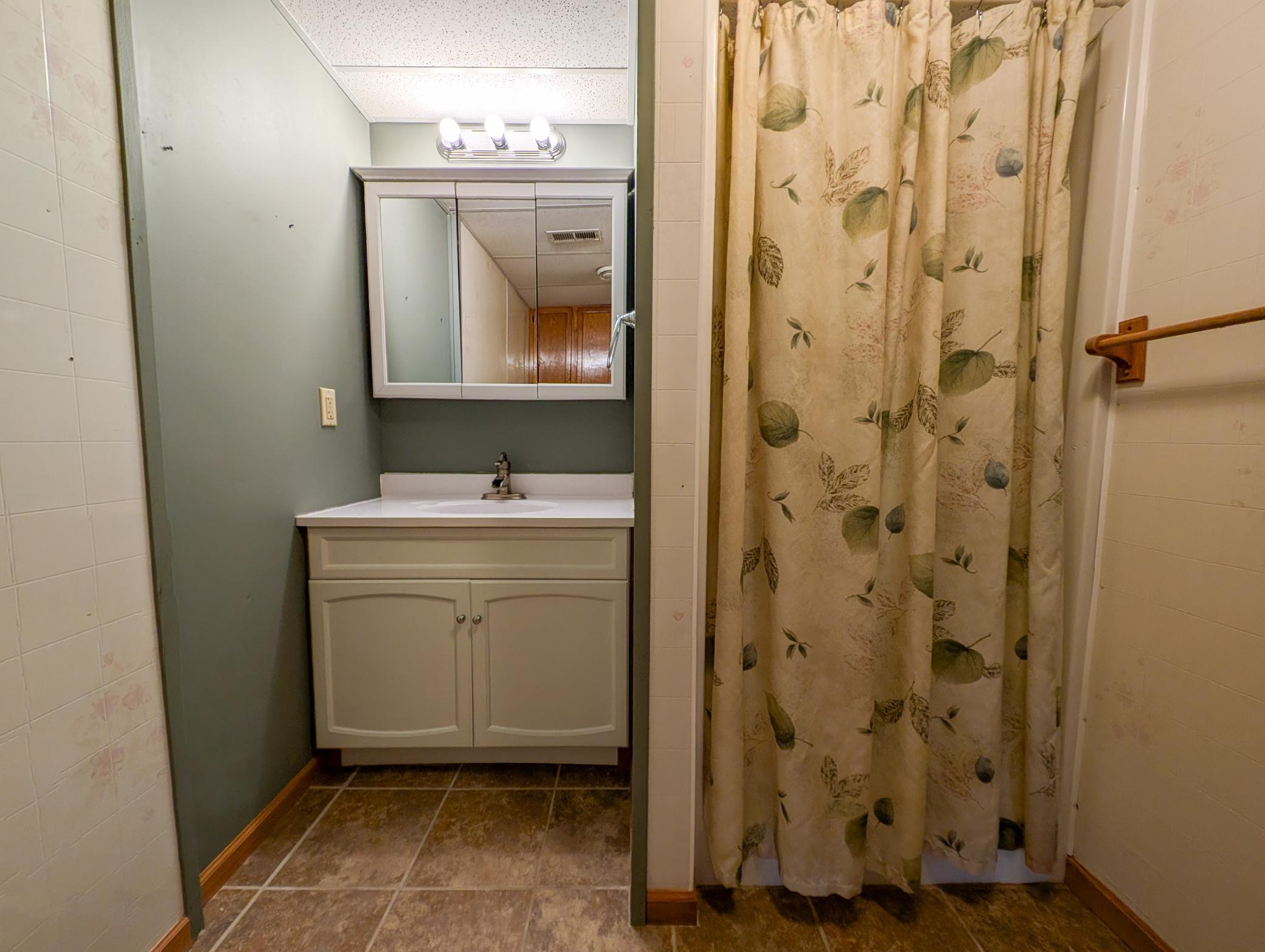 202 Railway Avenue N