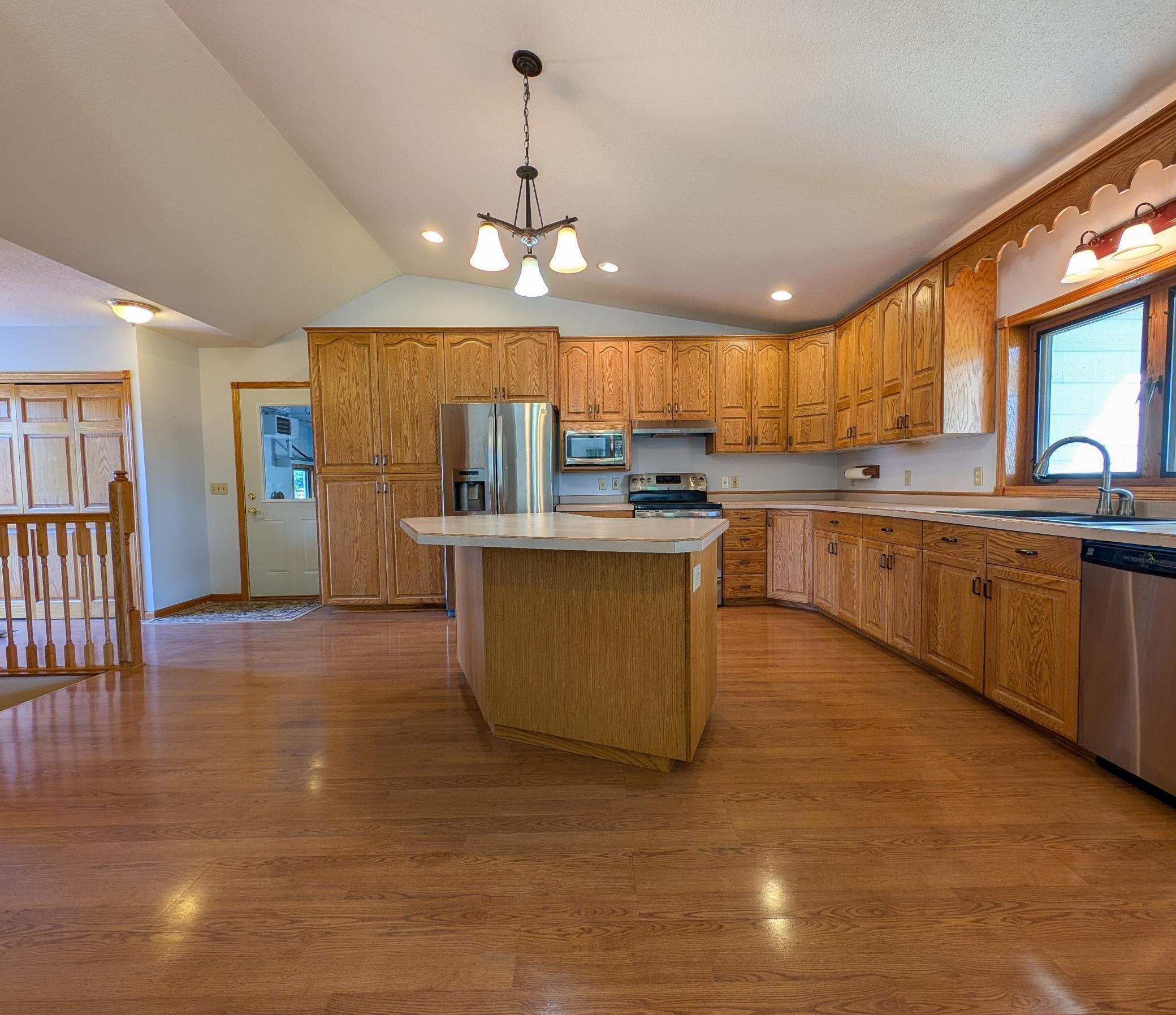 202 Railway Avenue N