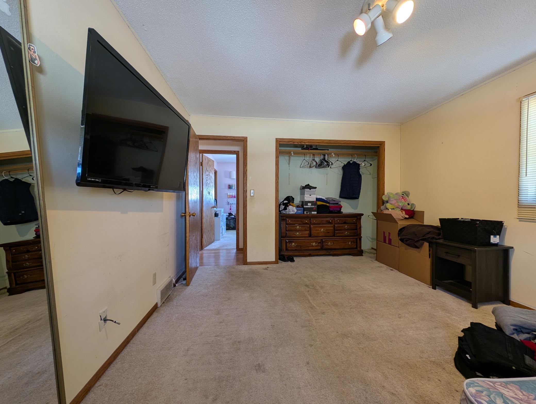411 6th Avenue SW
