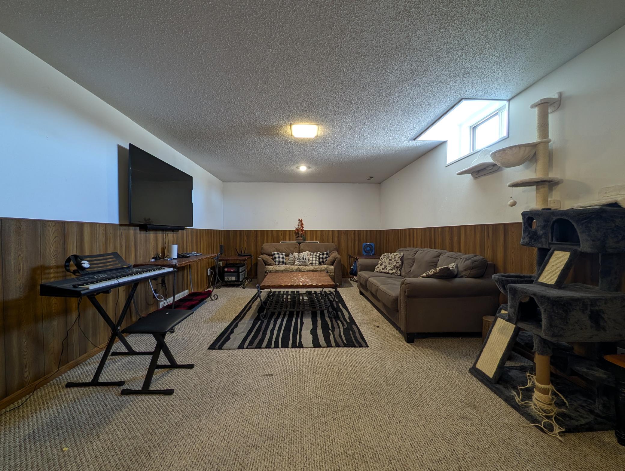 411 6th Avenue SW
