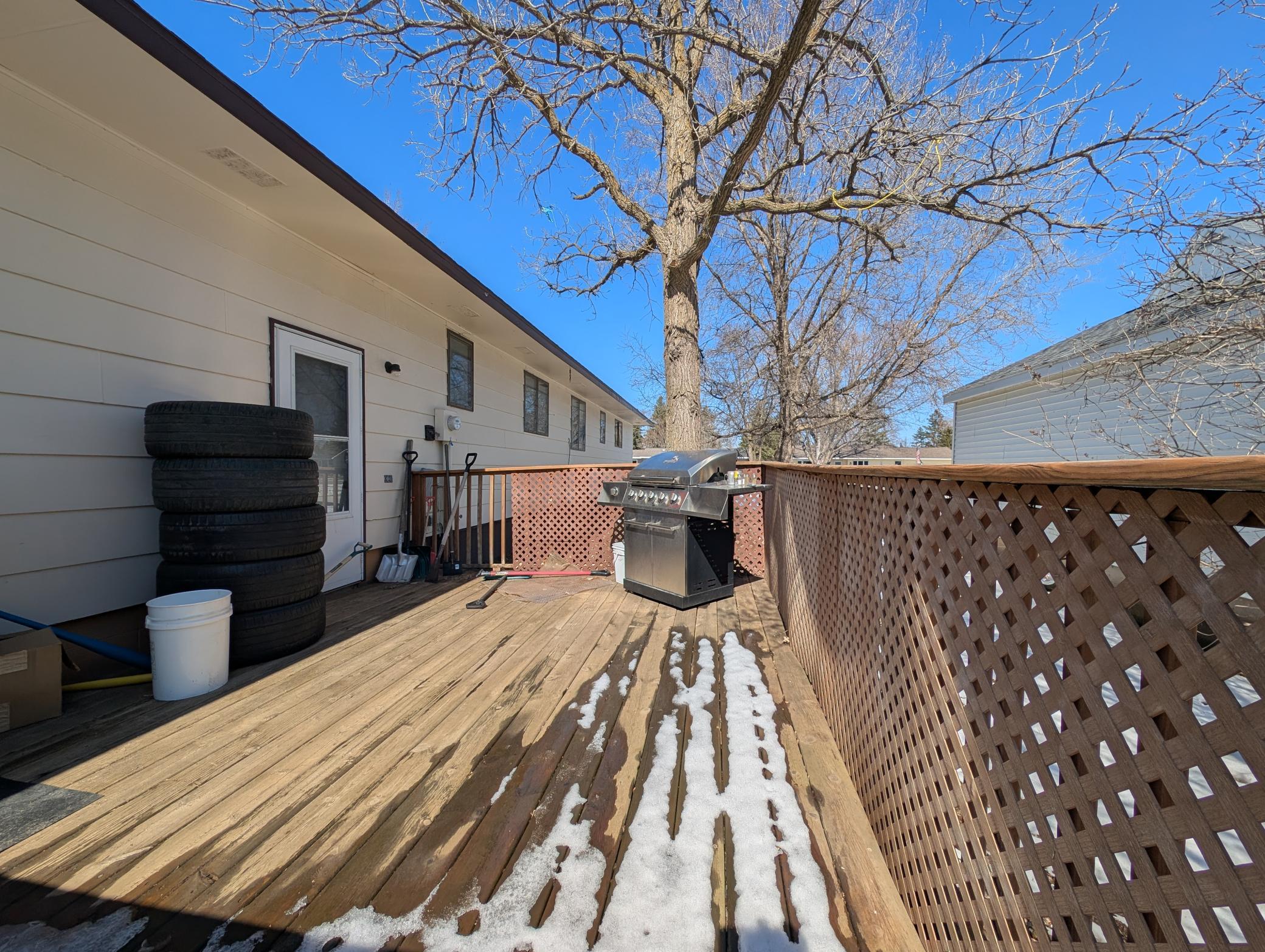 411 6th Avenue SW