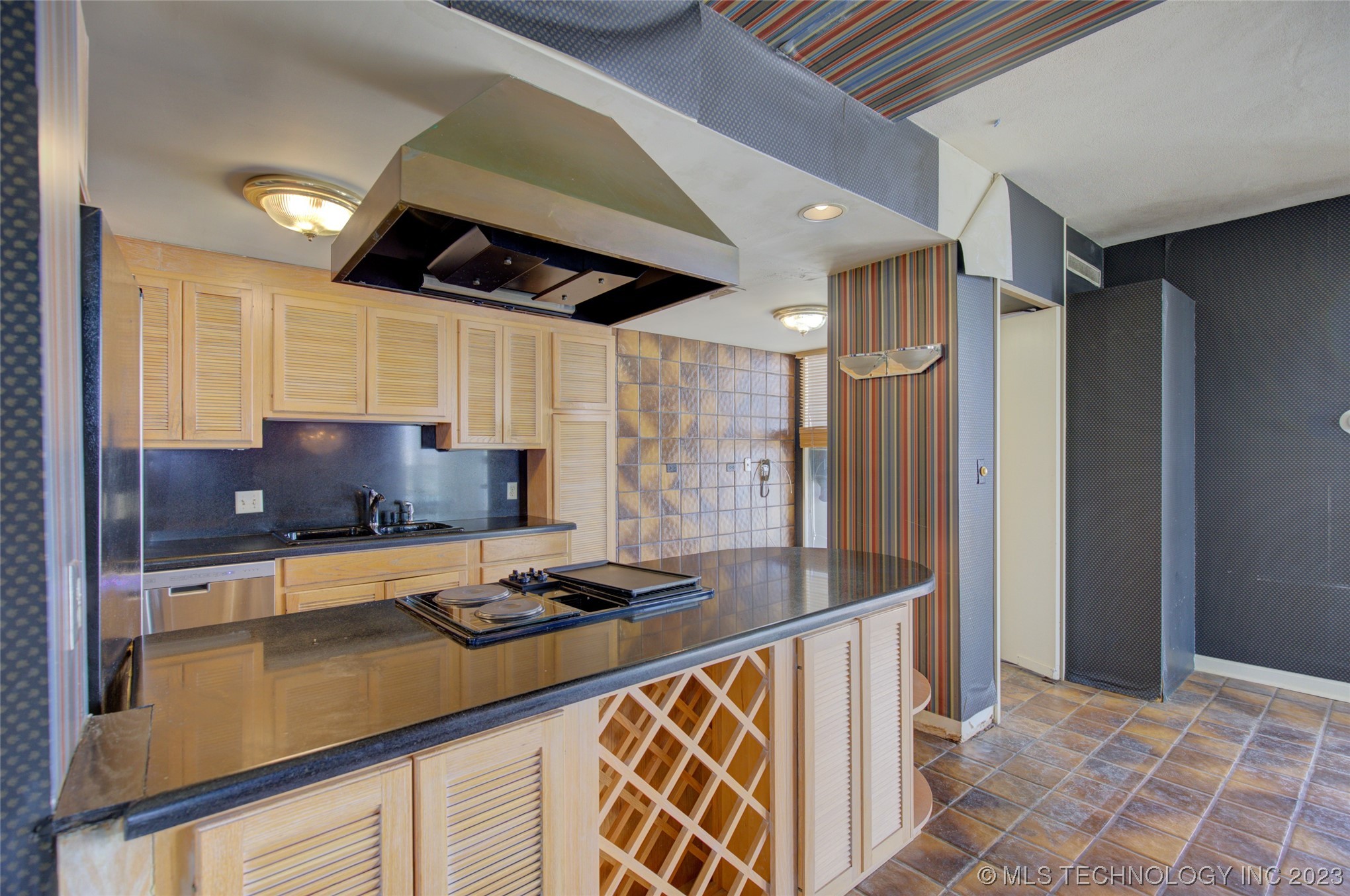 2300 S Riverside Drive 17G