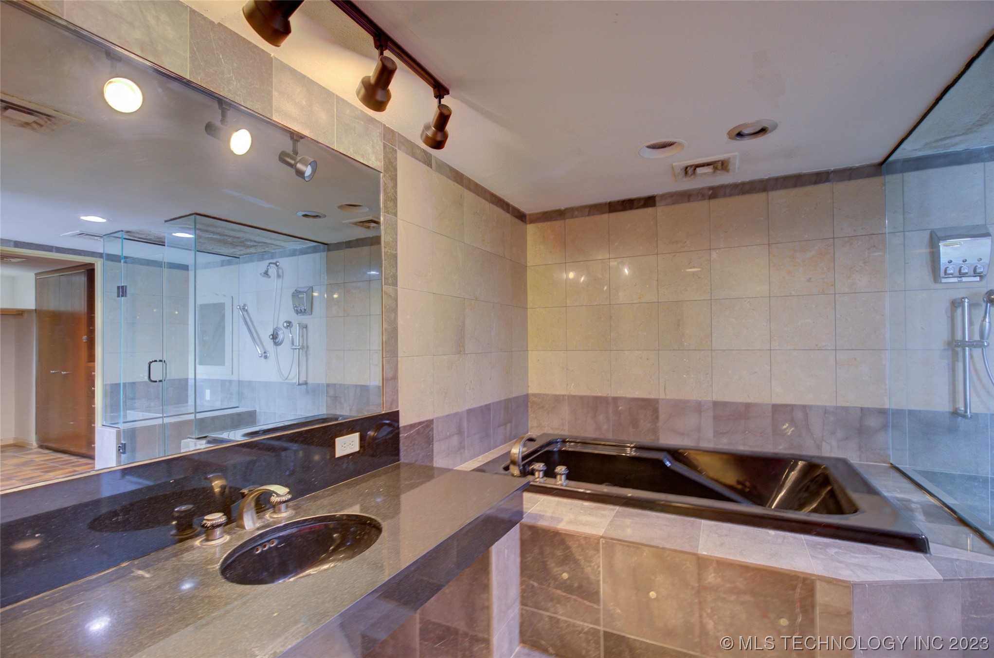 2300 S Riverside Drive 17G