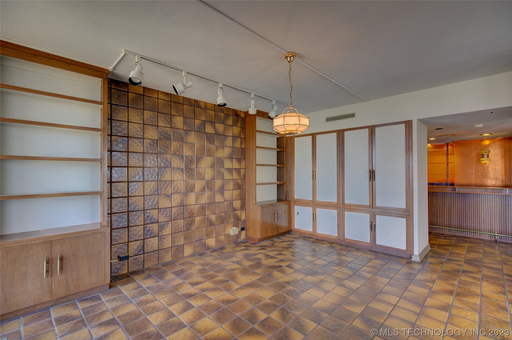 2300 S Riverside Drive 17G