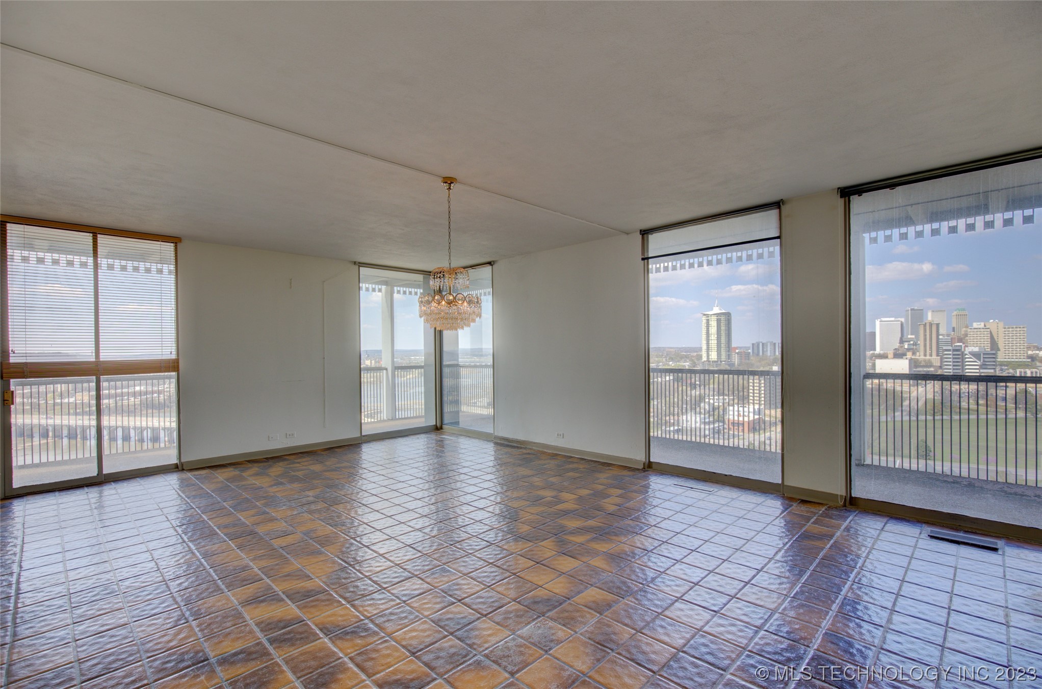 2300 S Riverside Drive 17G