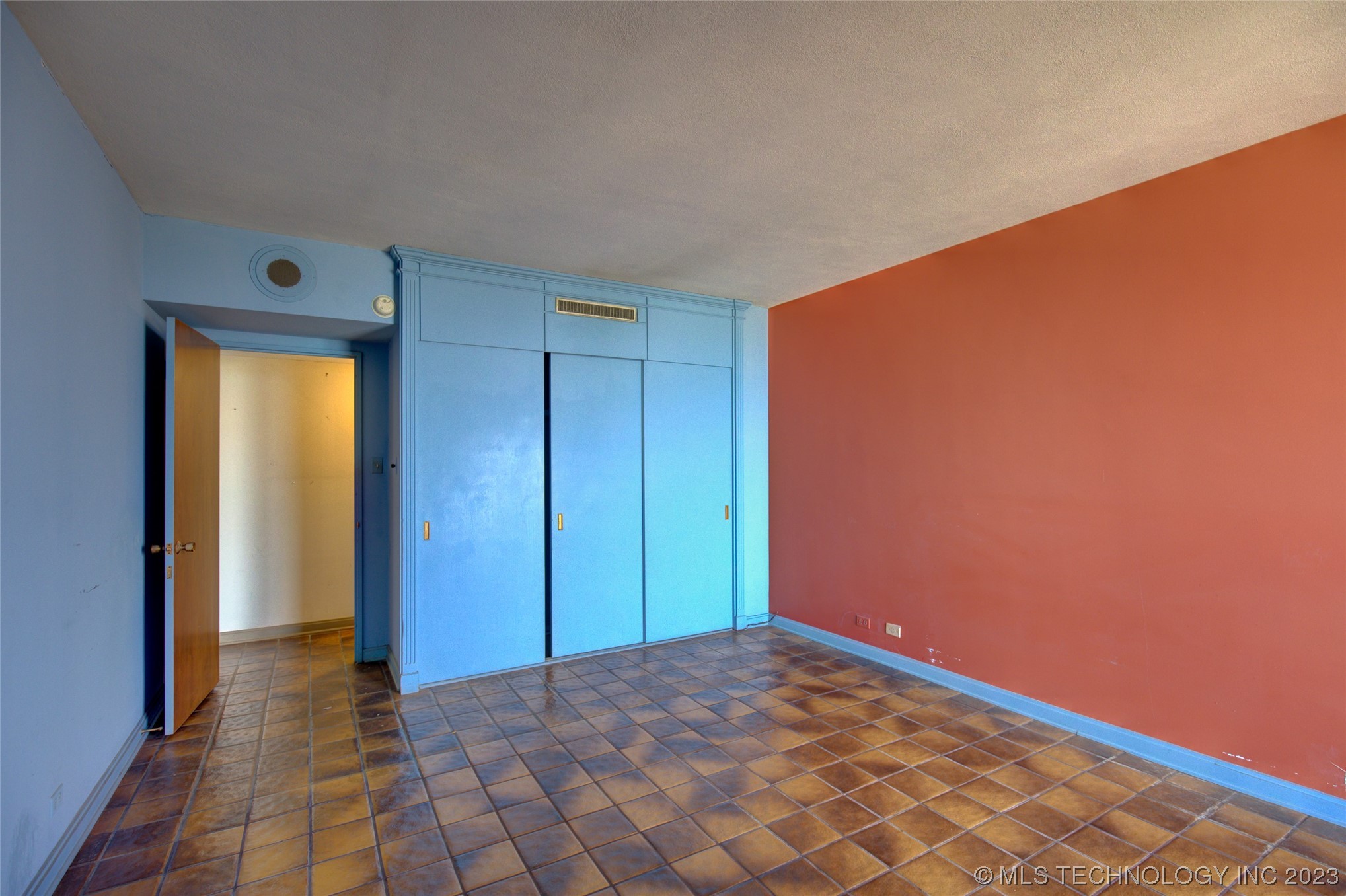 2300 S Riverside Drive 17G