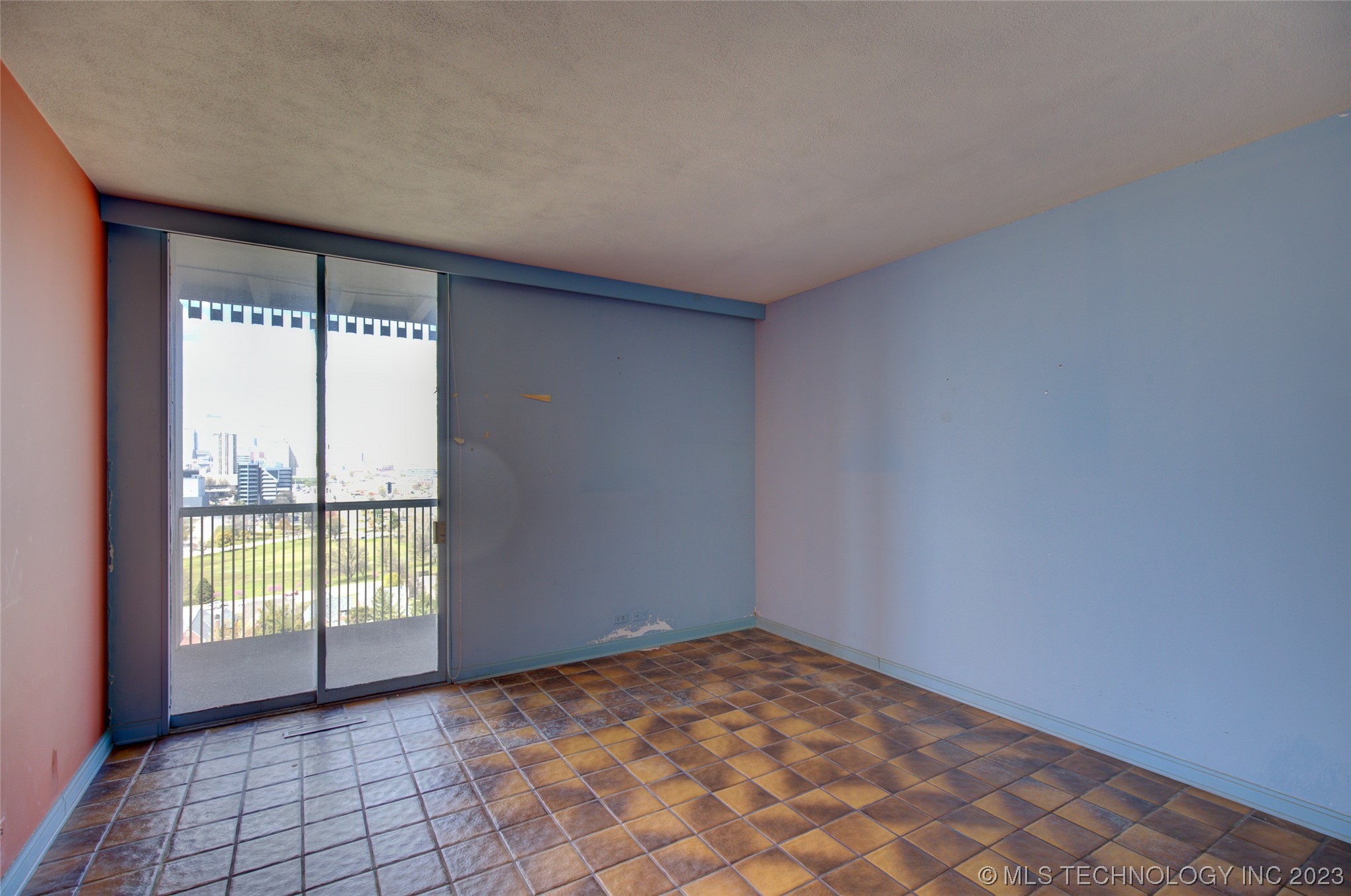 2300 S Riverside Drive 17G