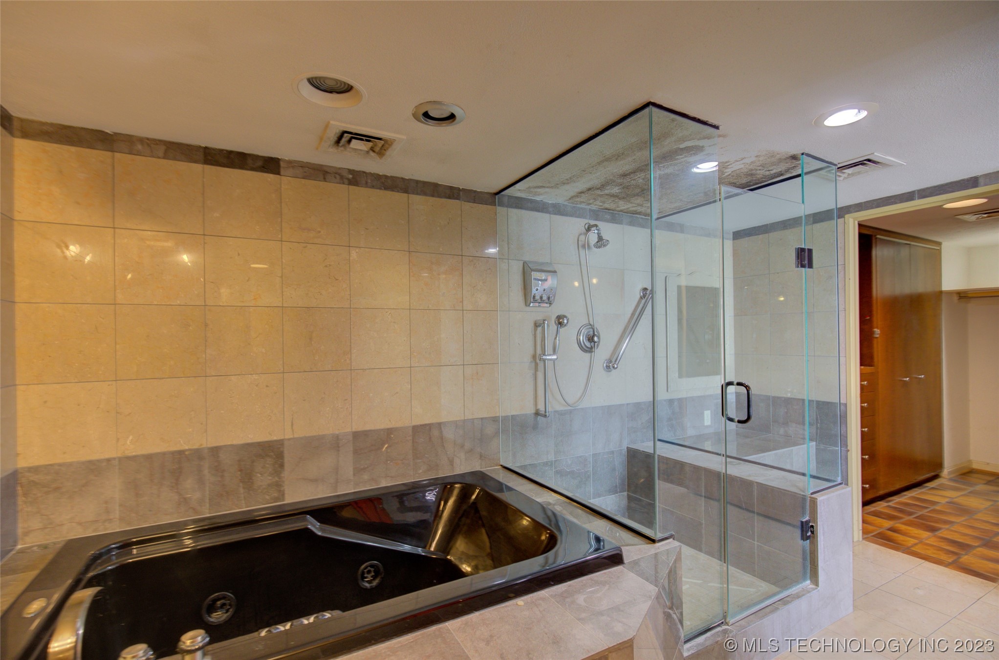 2300 S Riverside Drive 17G