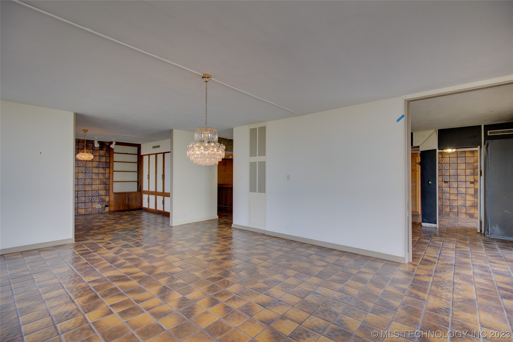 2300 S Riverside Drive 17G