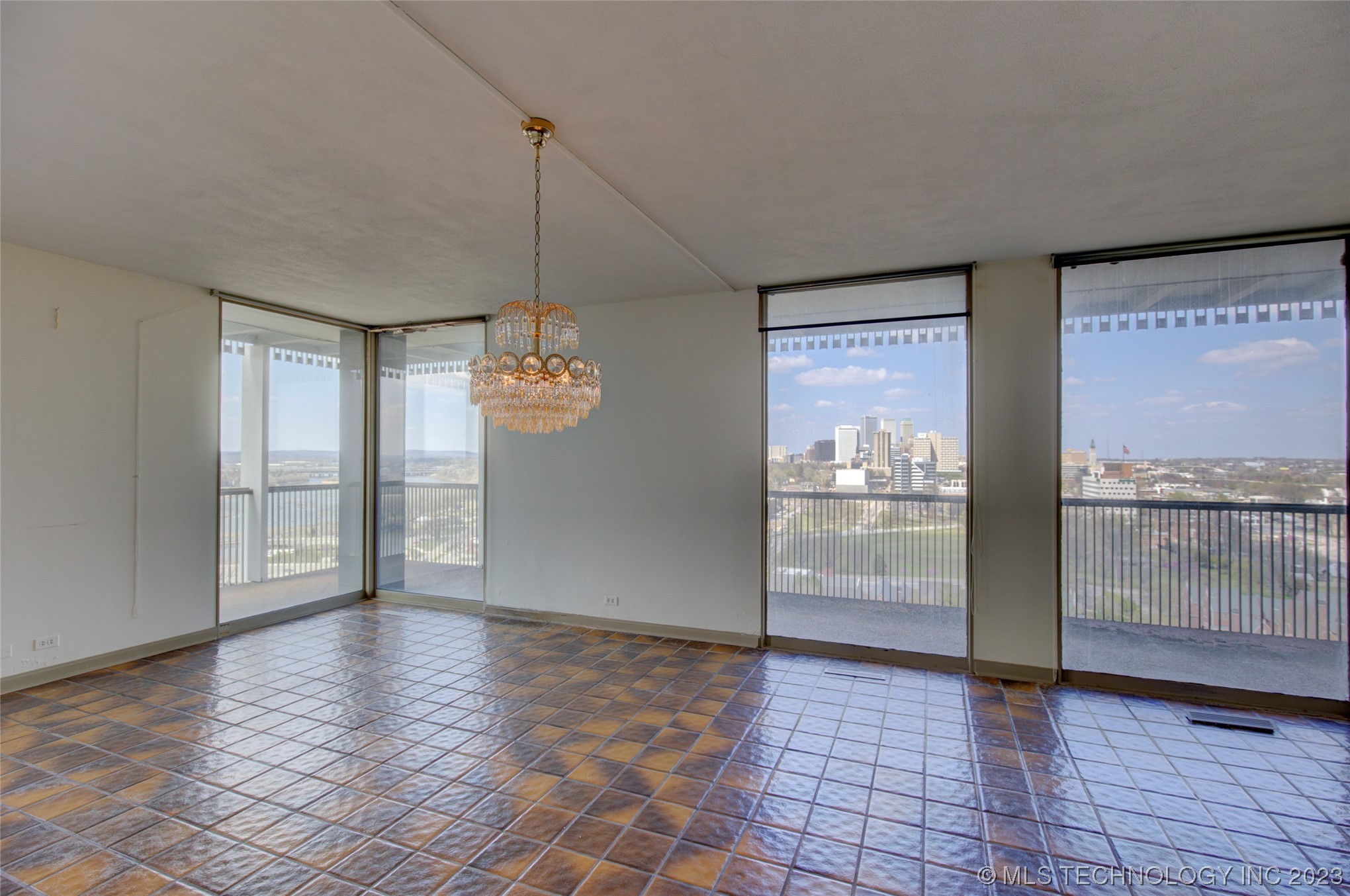 2300 S Riverside Drive 17G