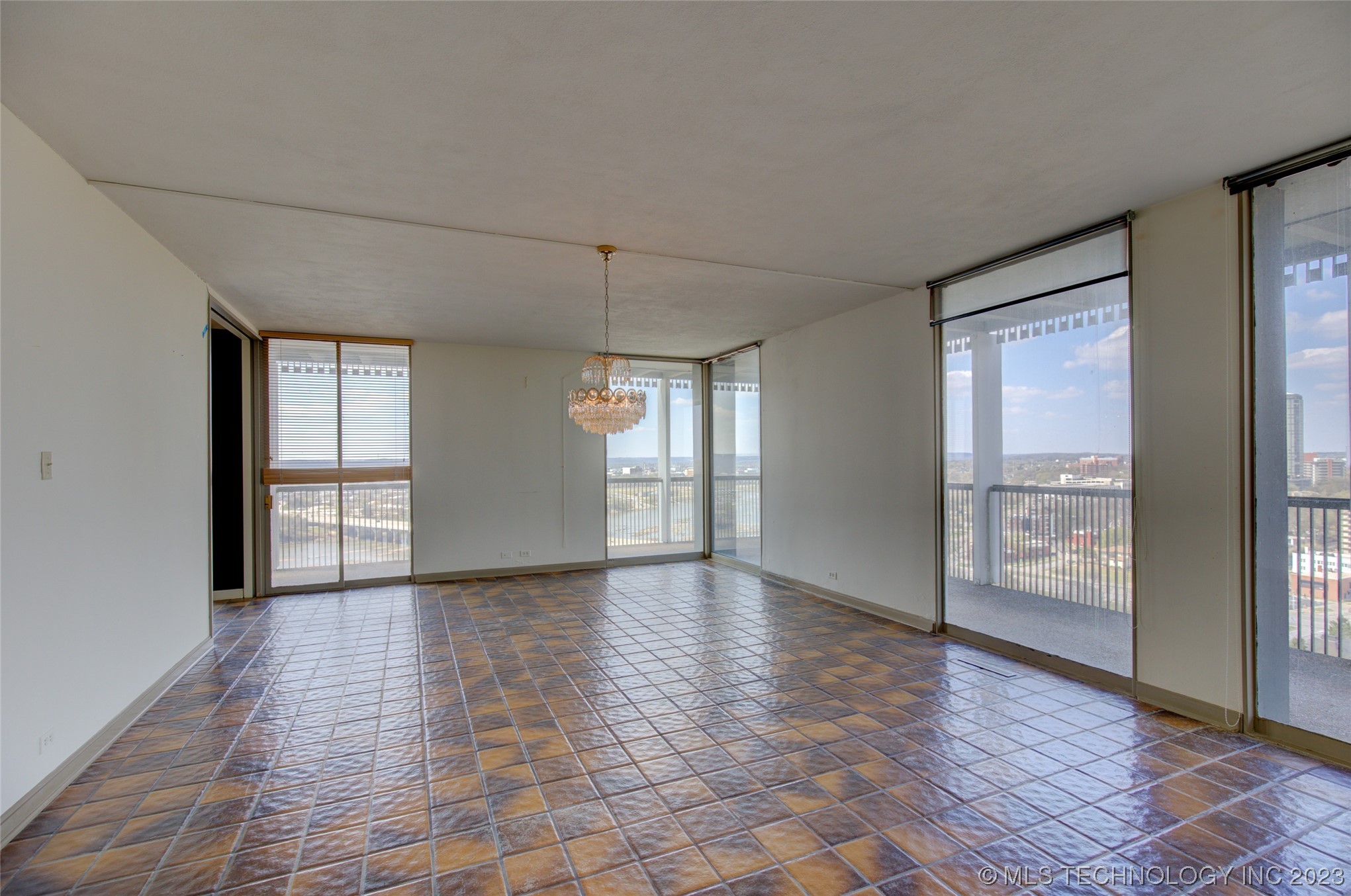 2300 S Riverside Drive 17G