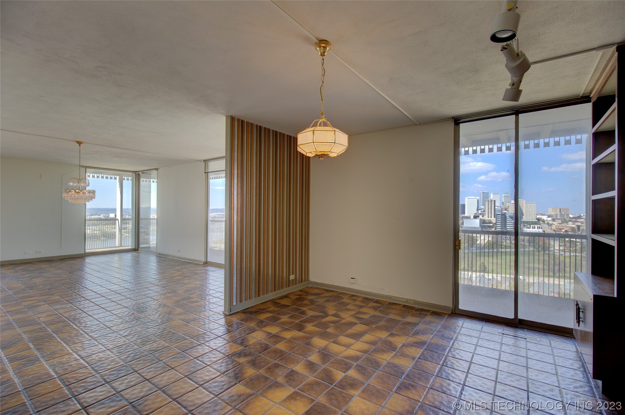 2300 S Riverside Drive 17G