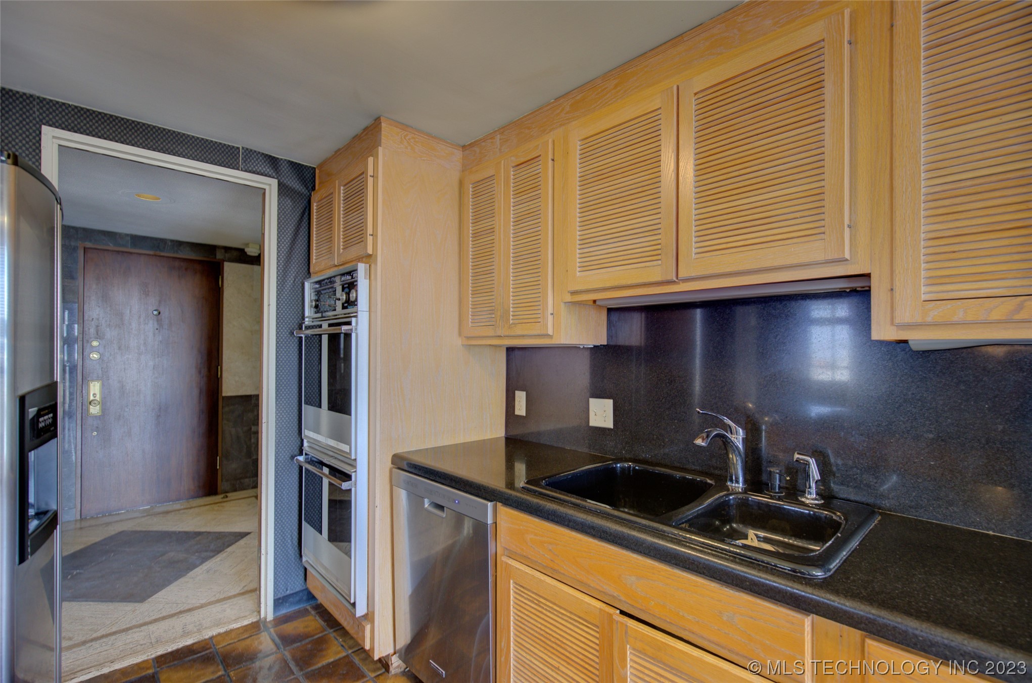 2300 S Riverside Drive 17G