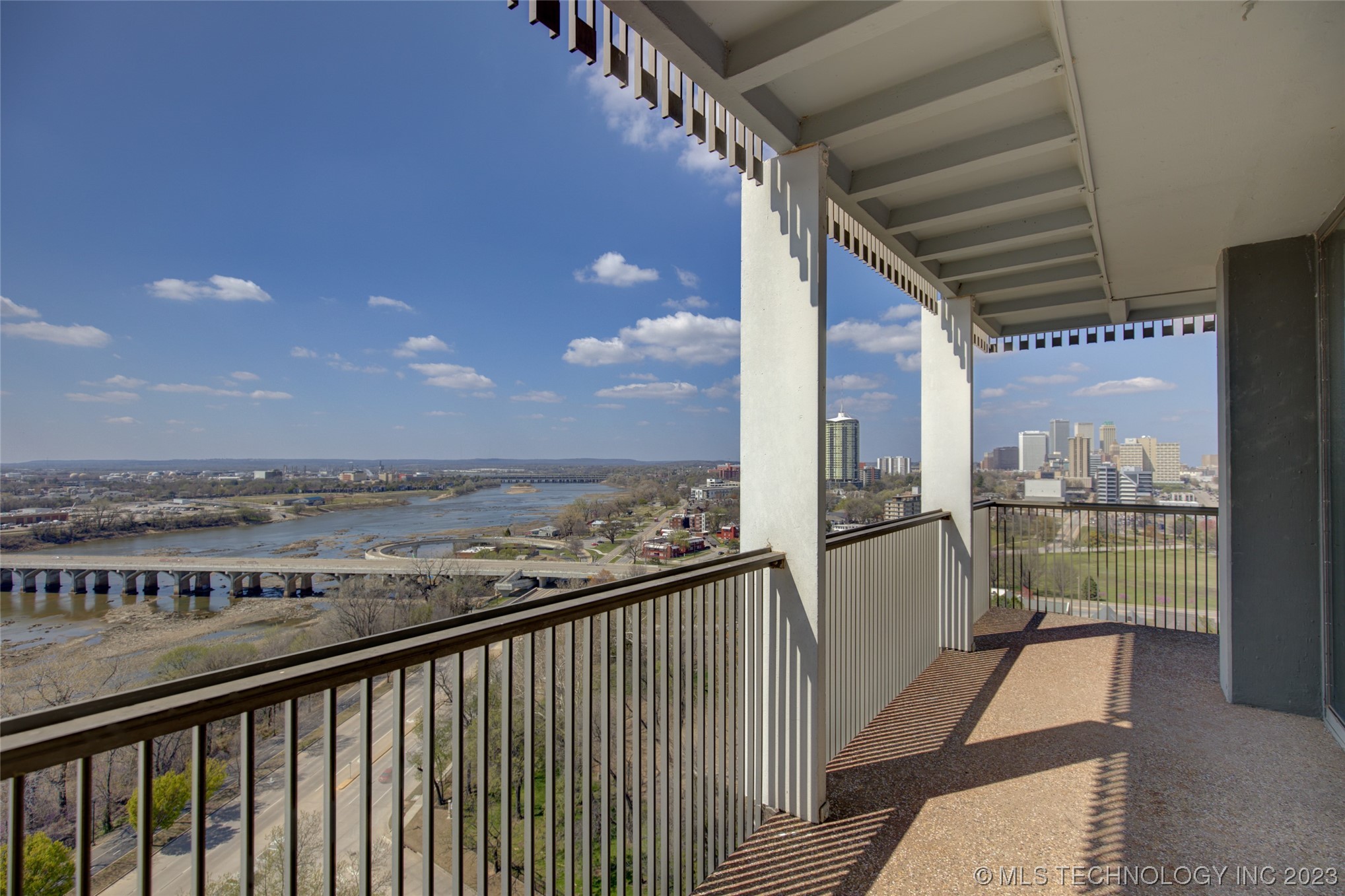 2300 S Riverside Drive 17G