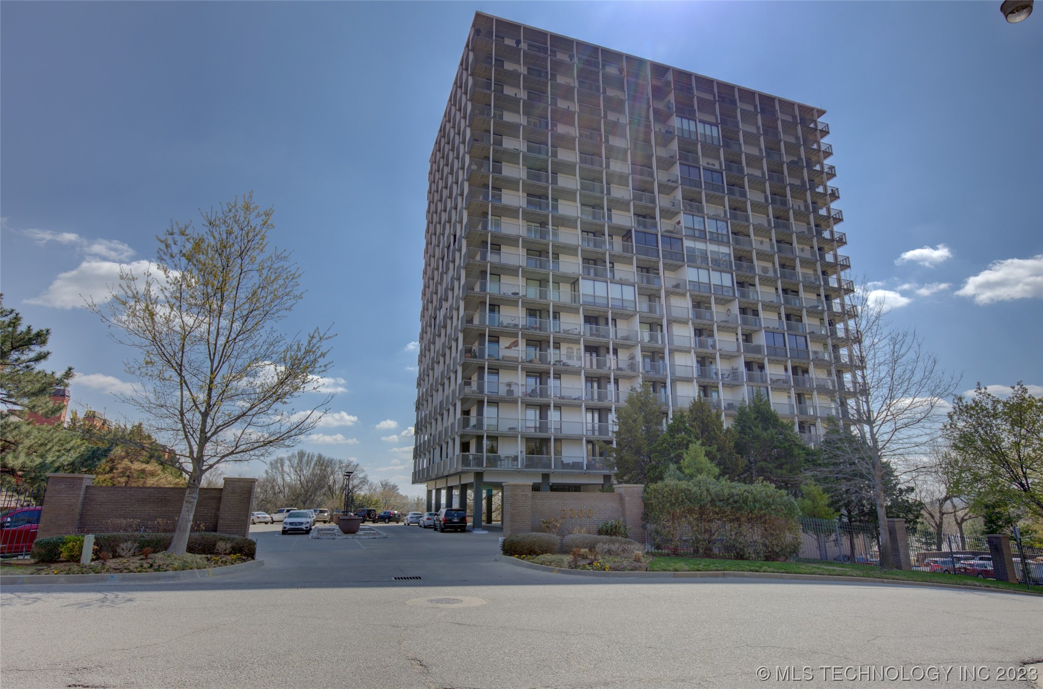 2300 S Riverside Drive 17G