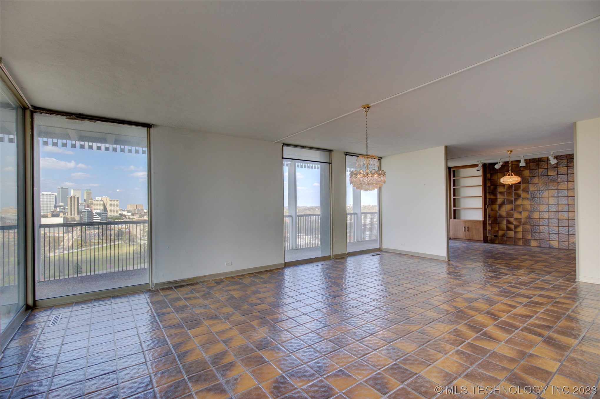 2300 S Riverside Drive 17G