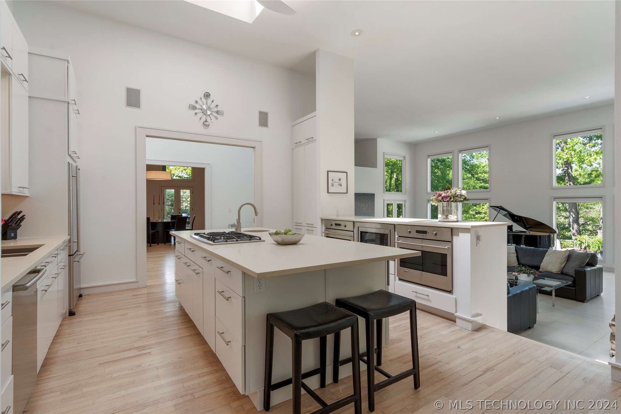 9710 S Urbana Avenue