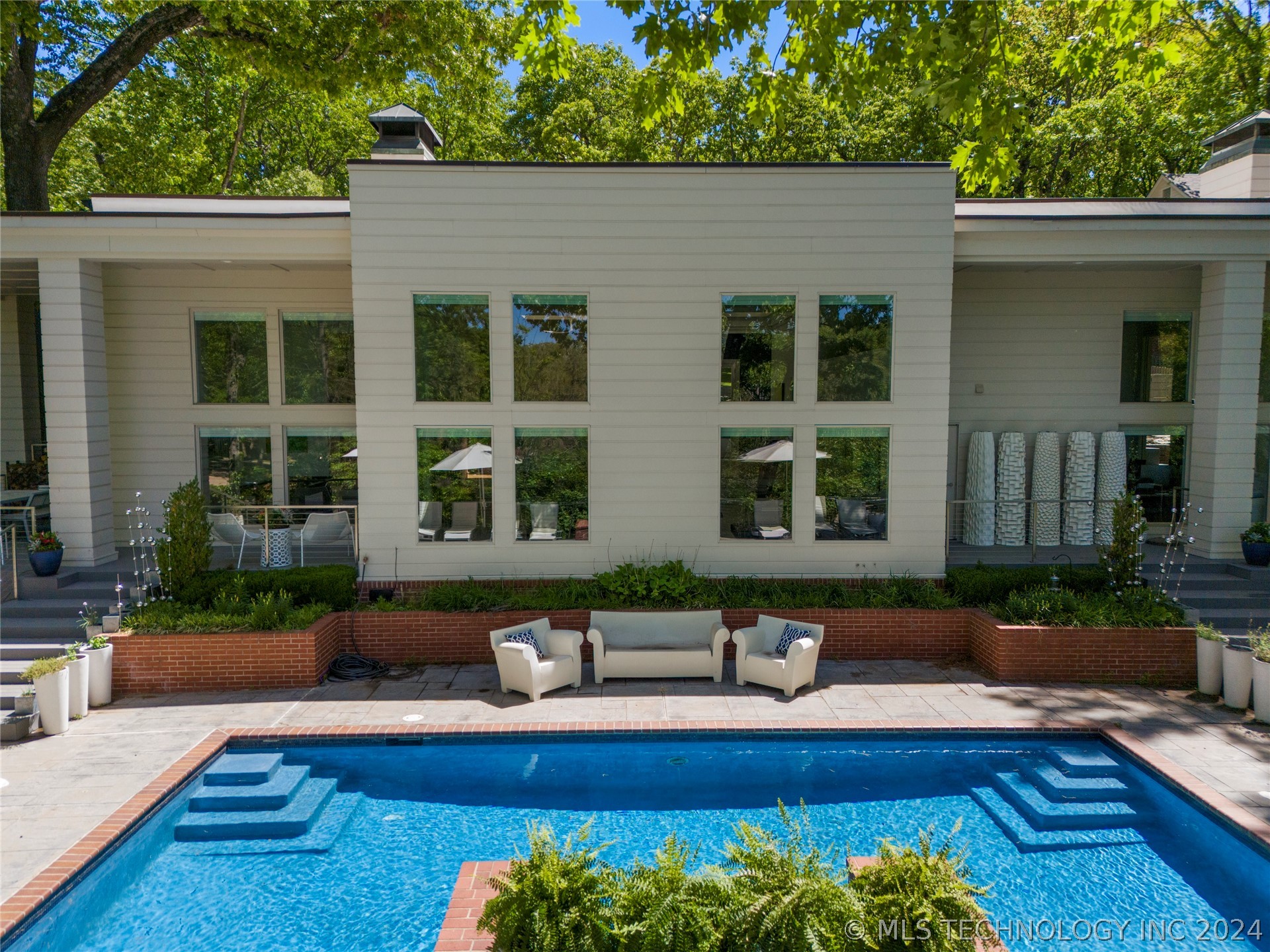 9710 S Urbana Avenue