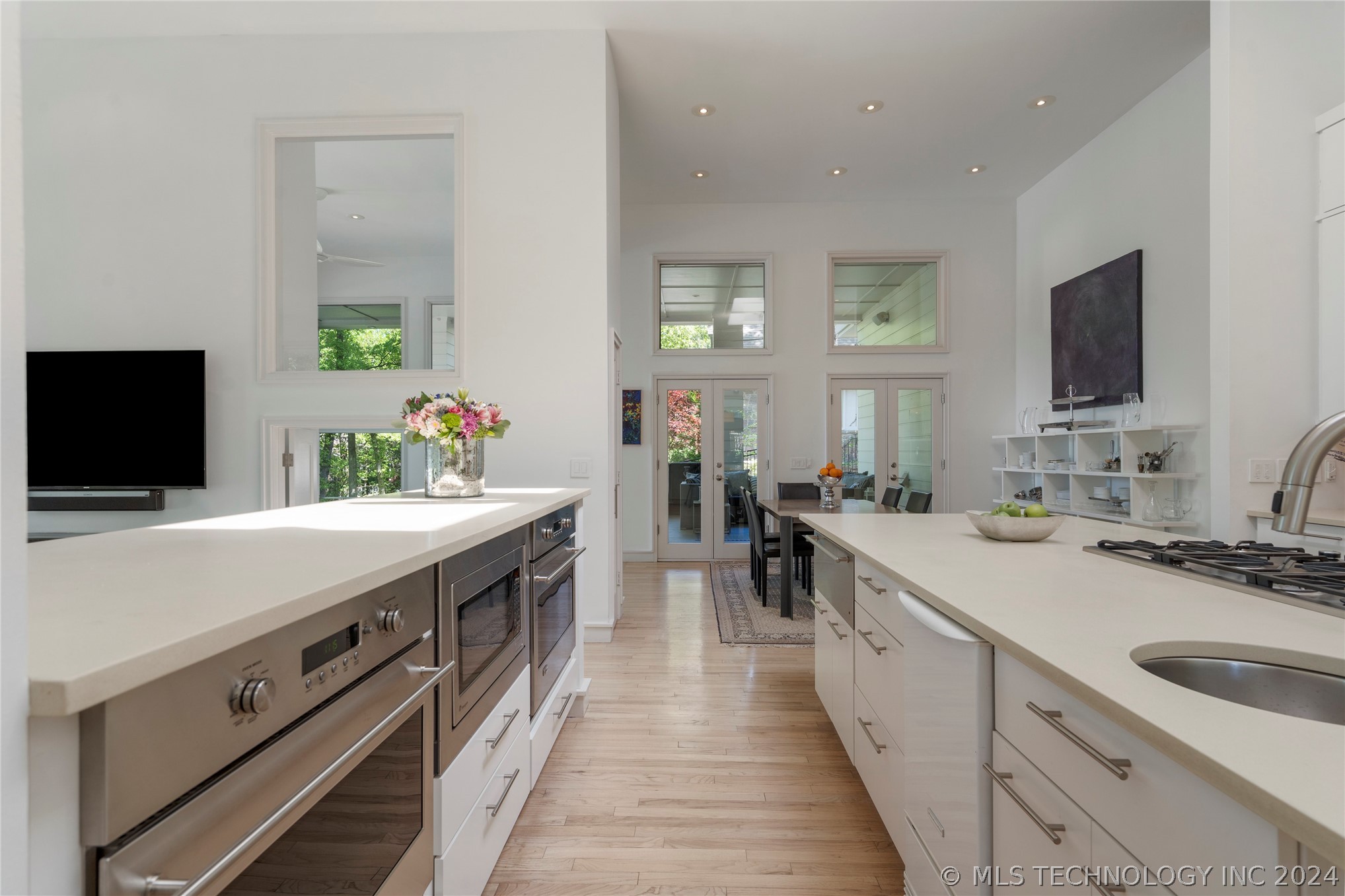 9710 S Urbana Avenue