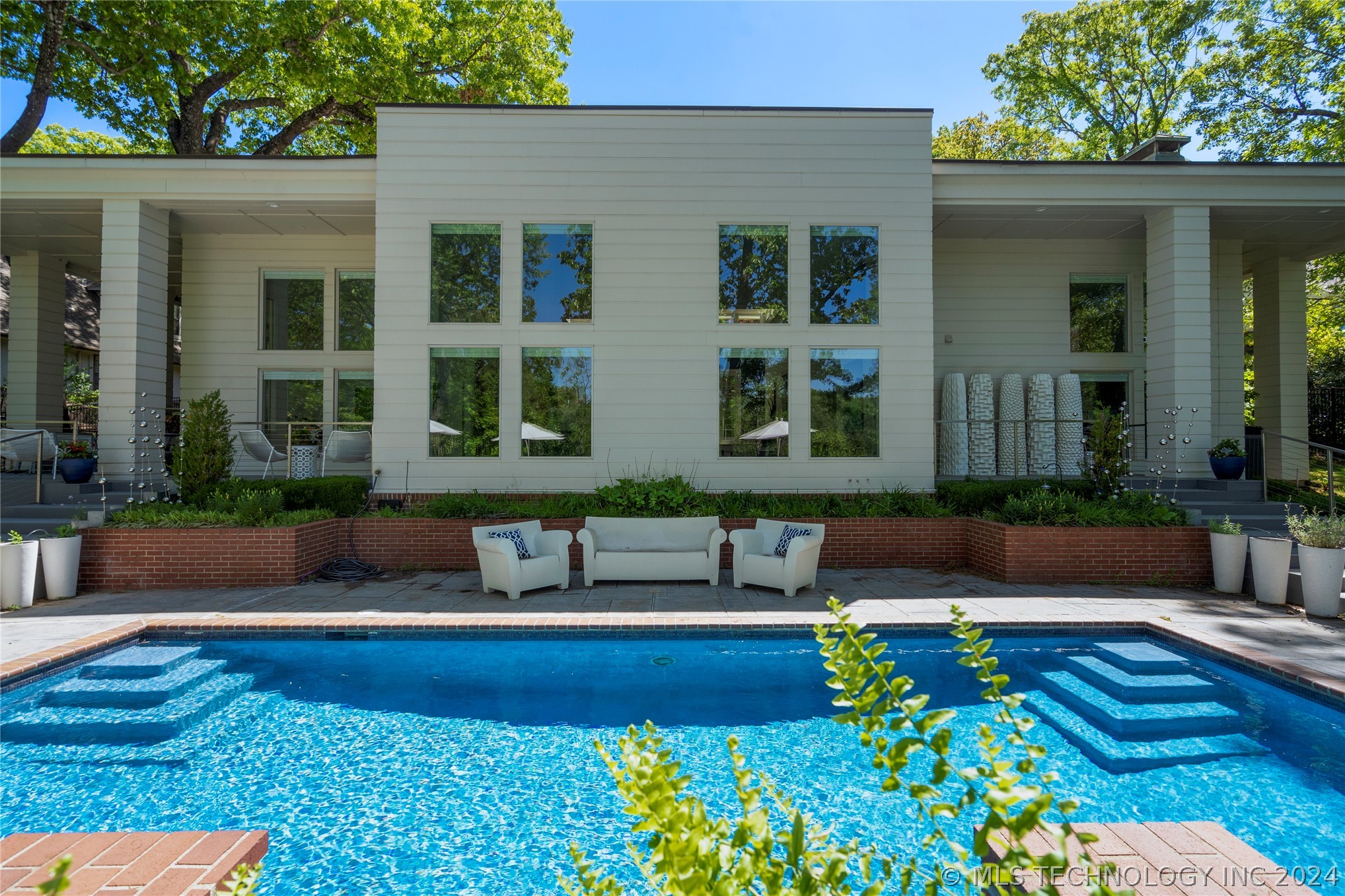 9710 S Urbana Avenue