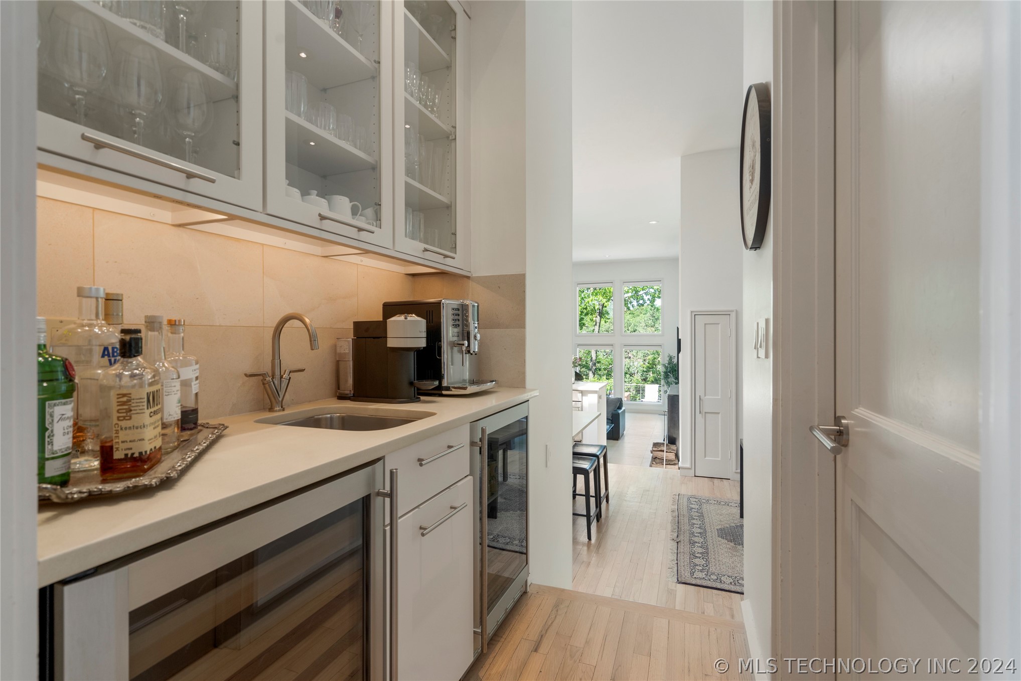 9710 S Urbana Avenue