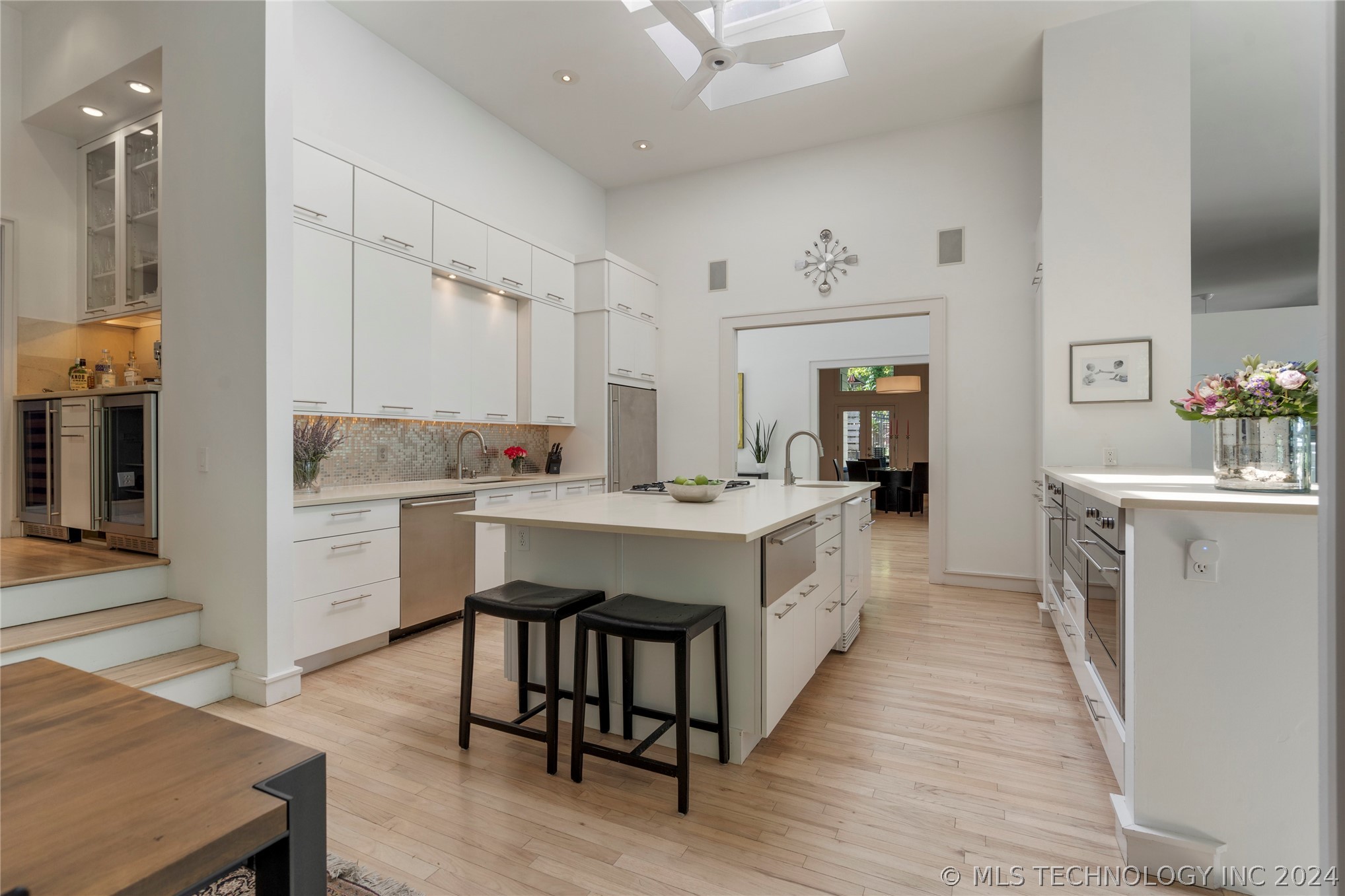 9710 S Urbana Avenue