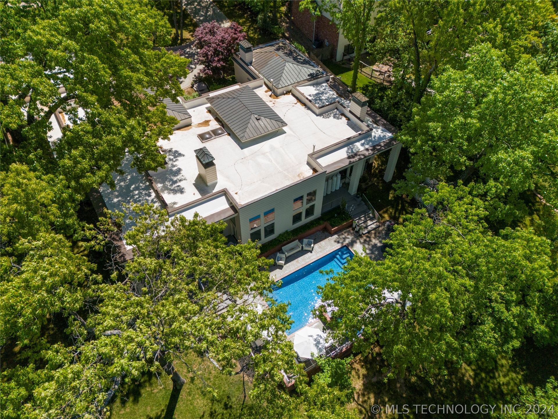 9710 S Urbana Avenue