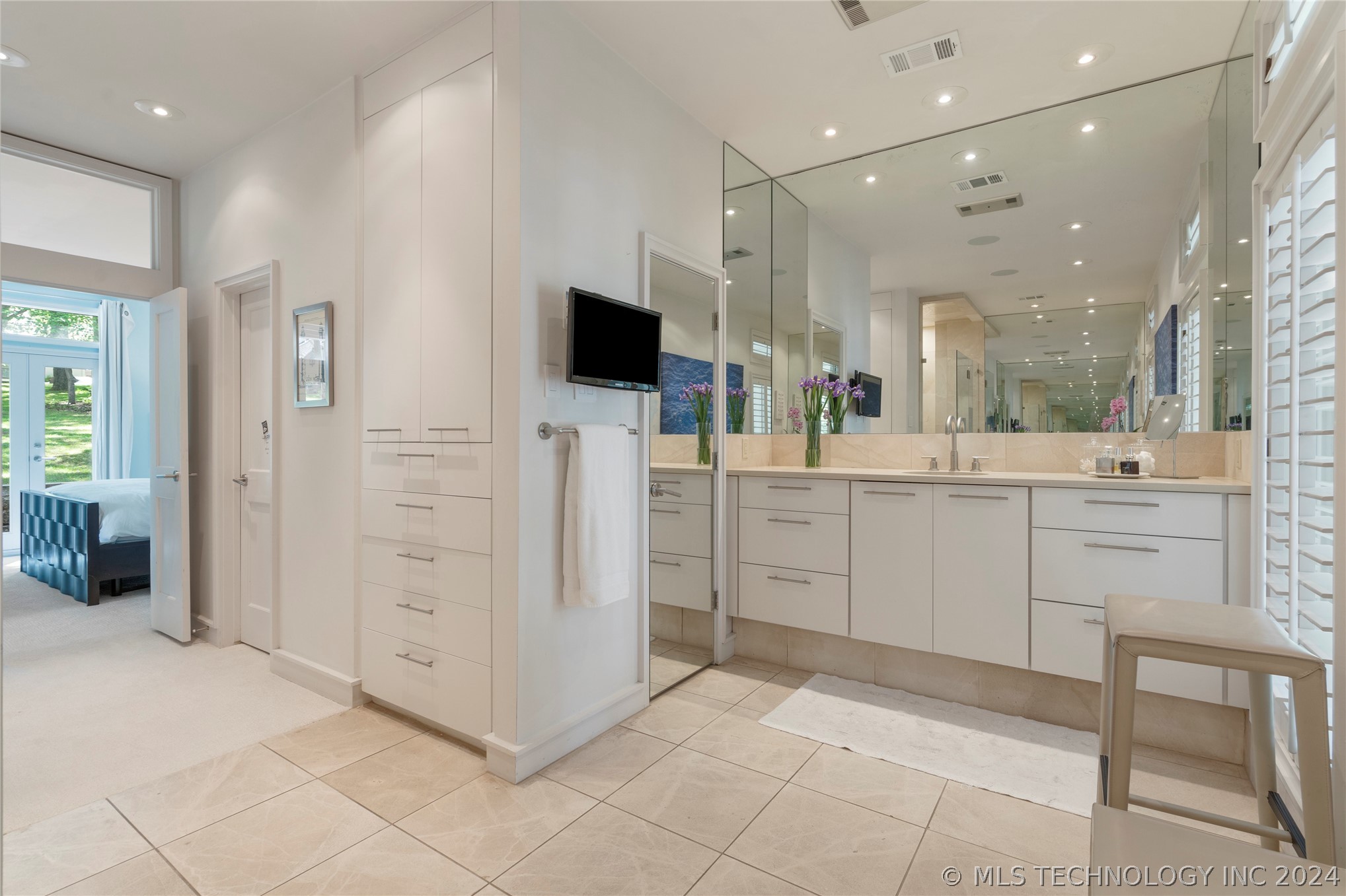 9710 S Urbana Avenue