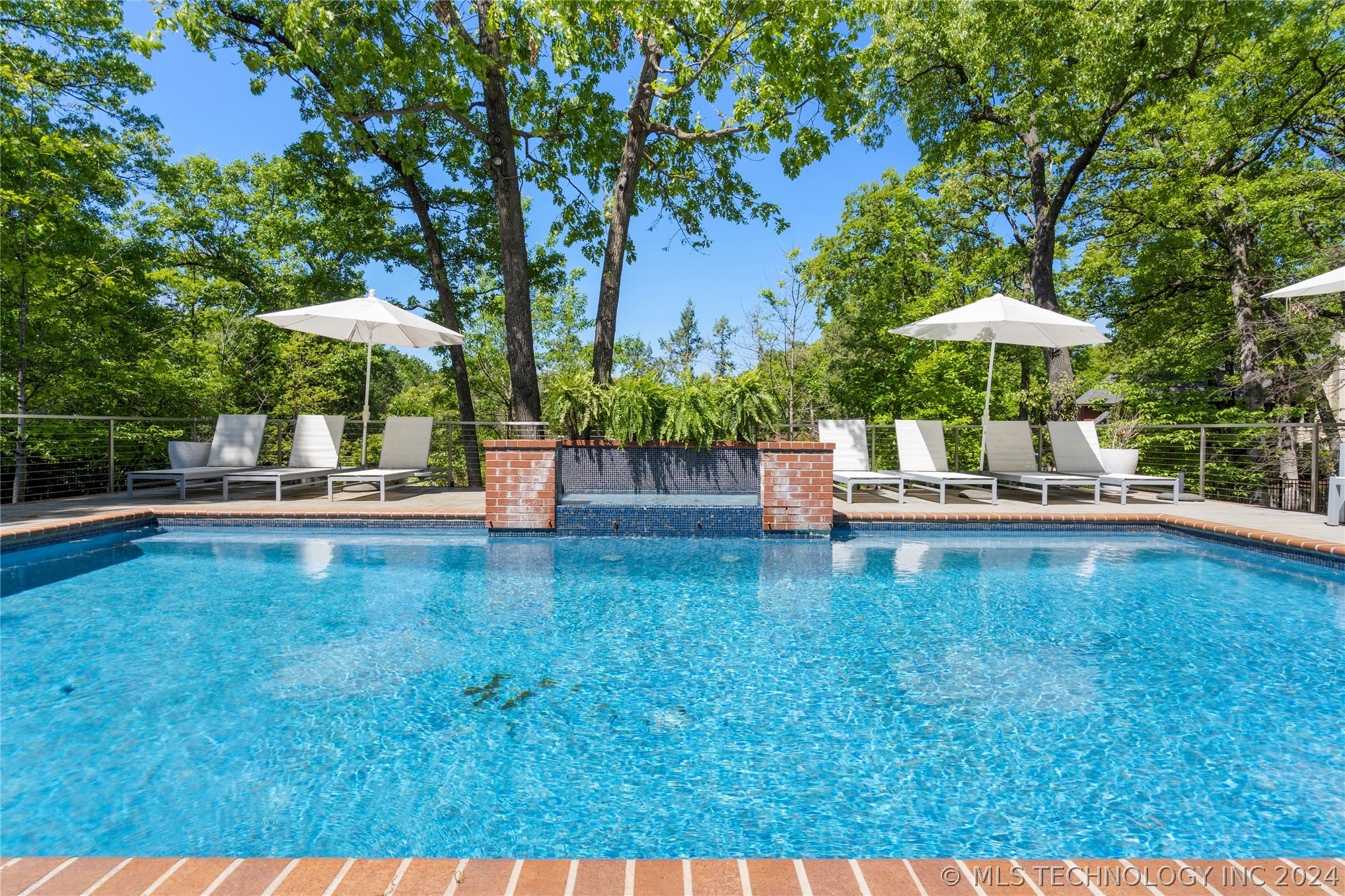 9710 S Urbana Avenue