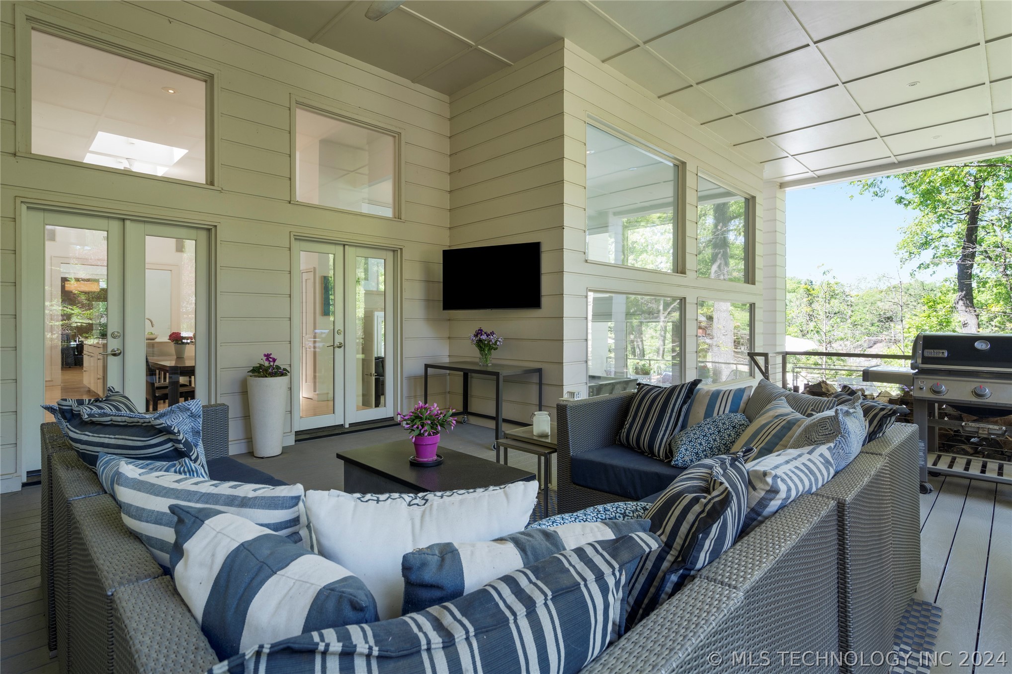 9710 S Urbana Avenue