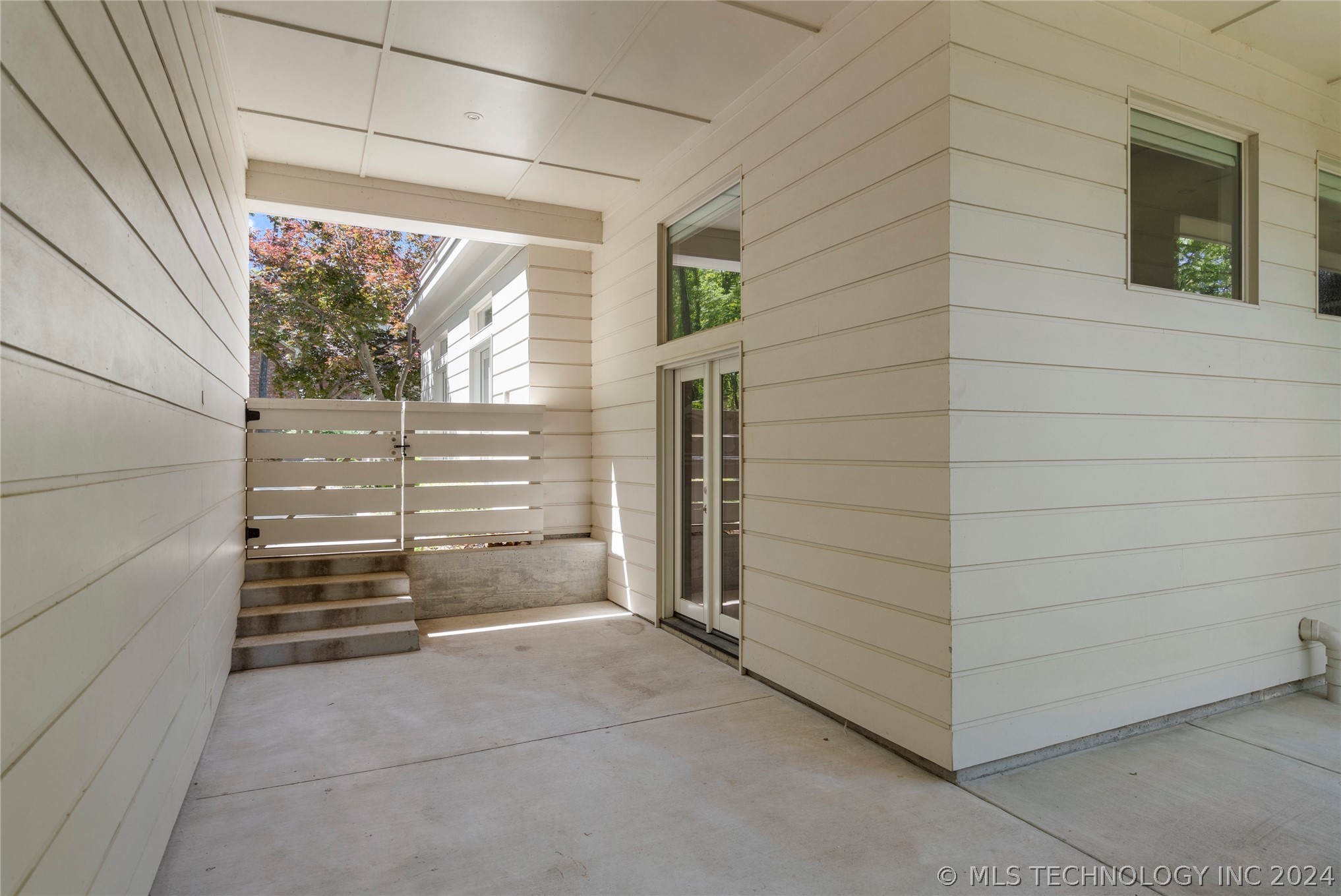 9710 S Urbana Avenue