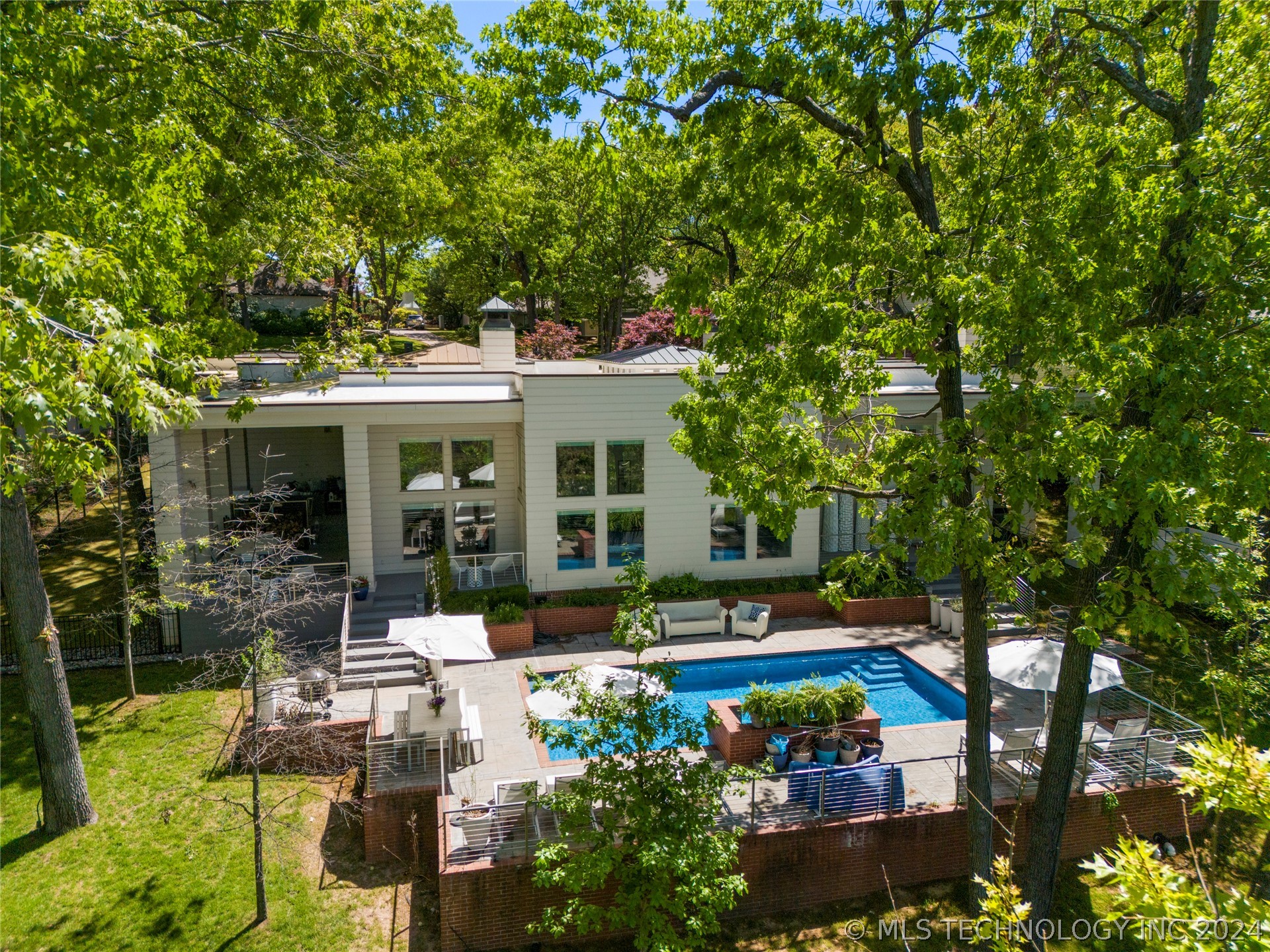 9710 S Urbana Avenue