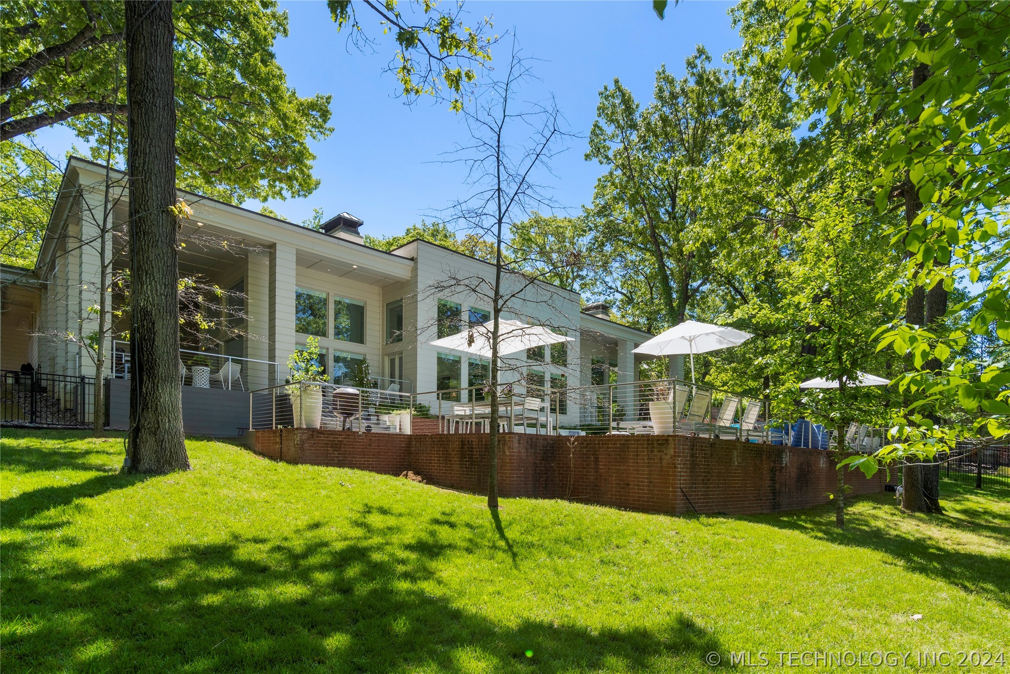 9710 S Urbana Avenue