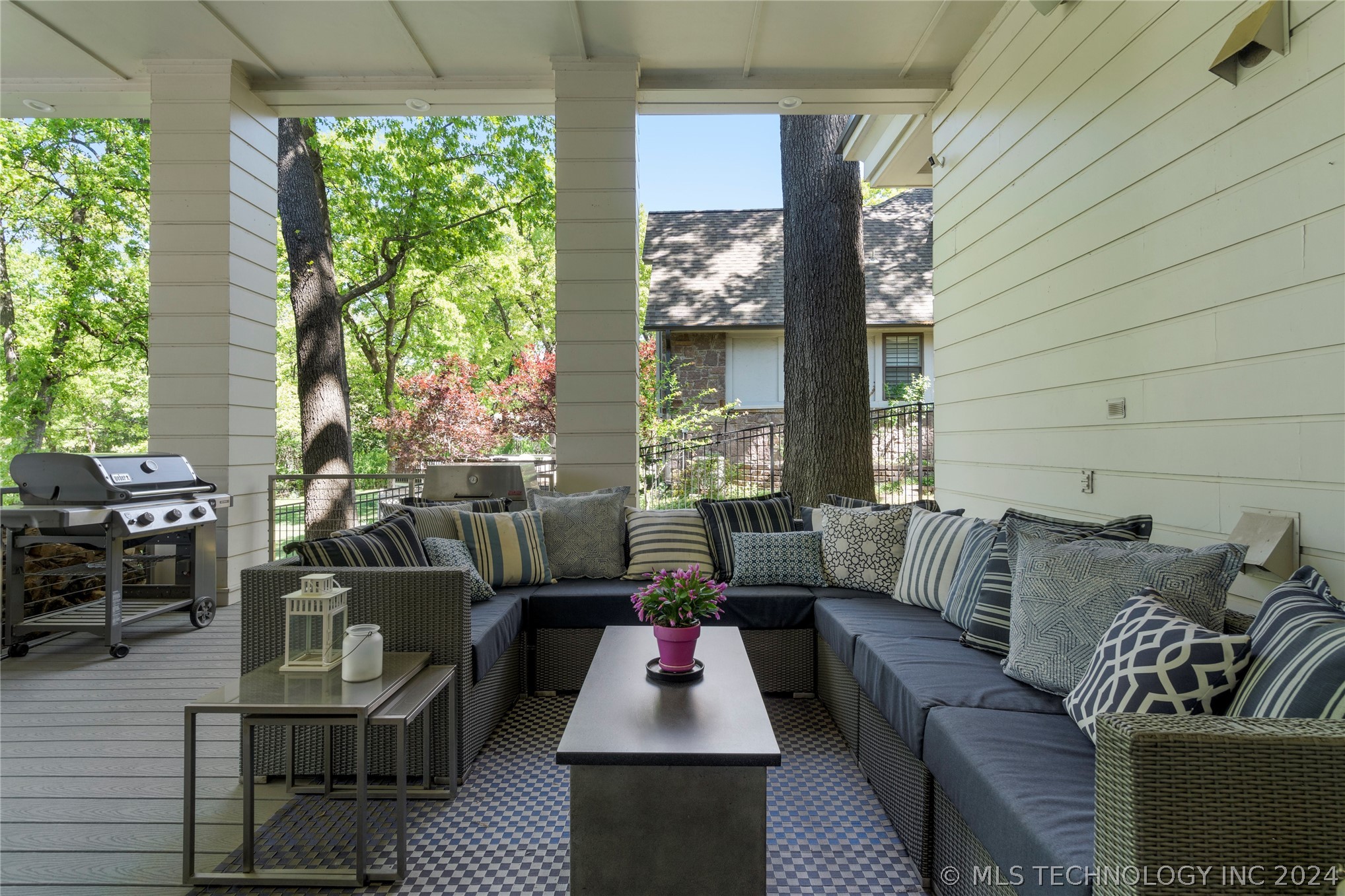 9710 S Urbana Avenue