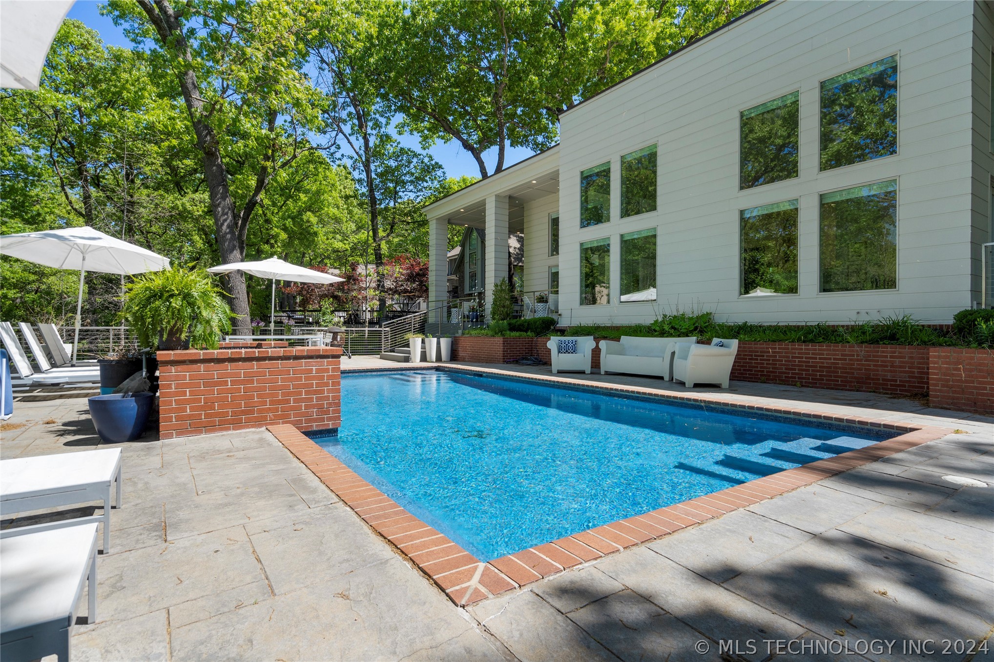 9710 S Urbana Avenue