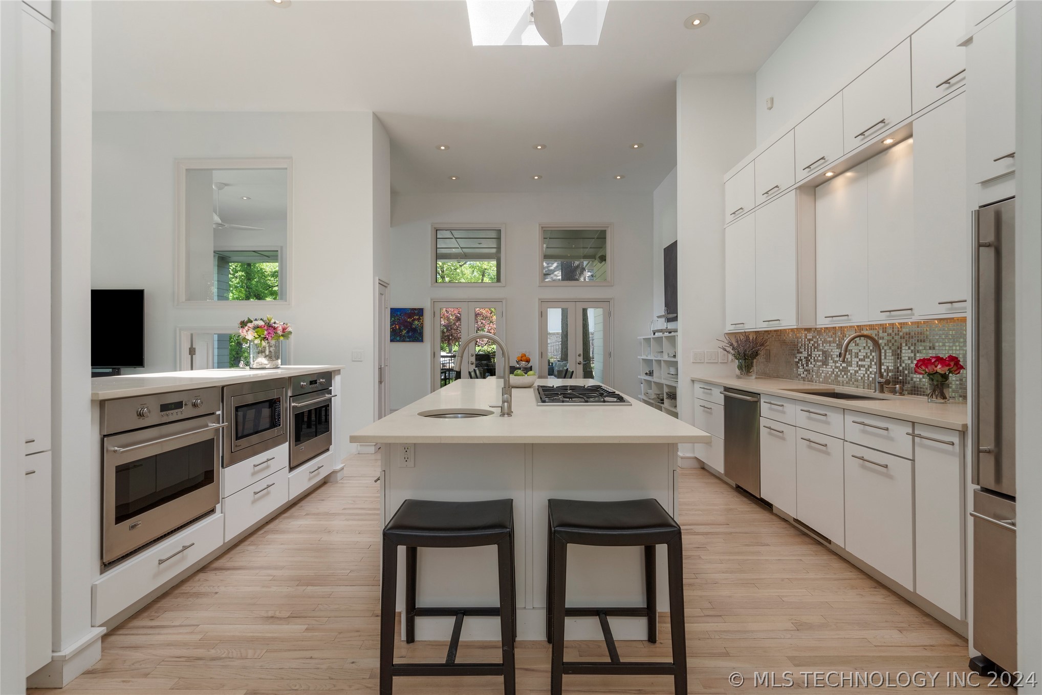 9710 S Urbana Avenue