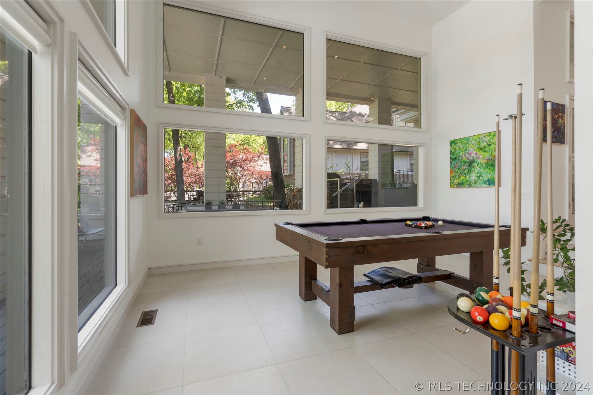 9710 S Urbana Avenue