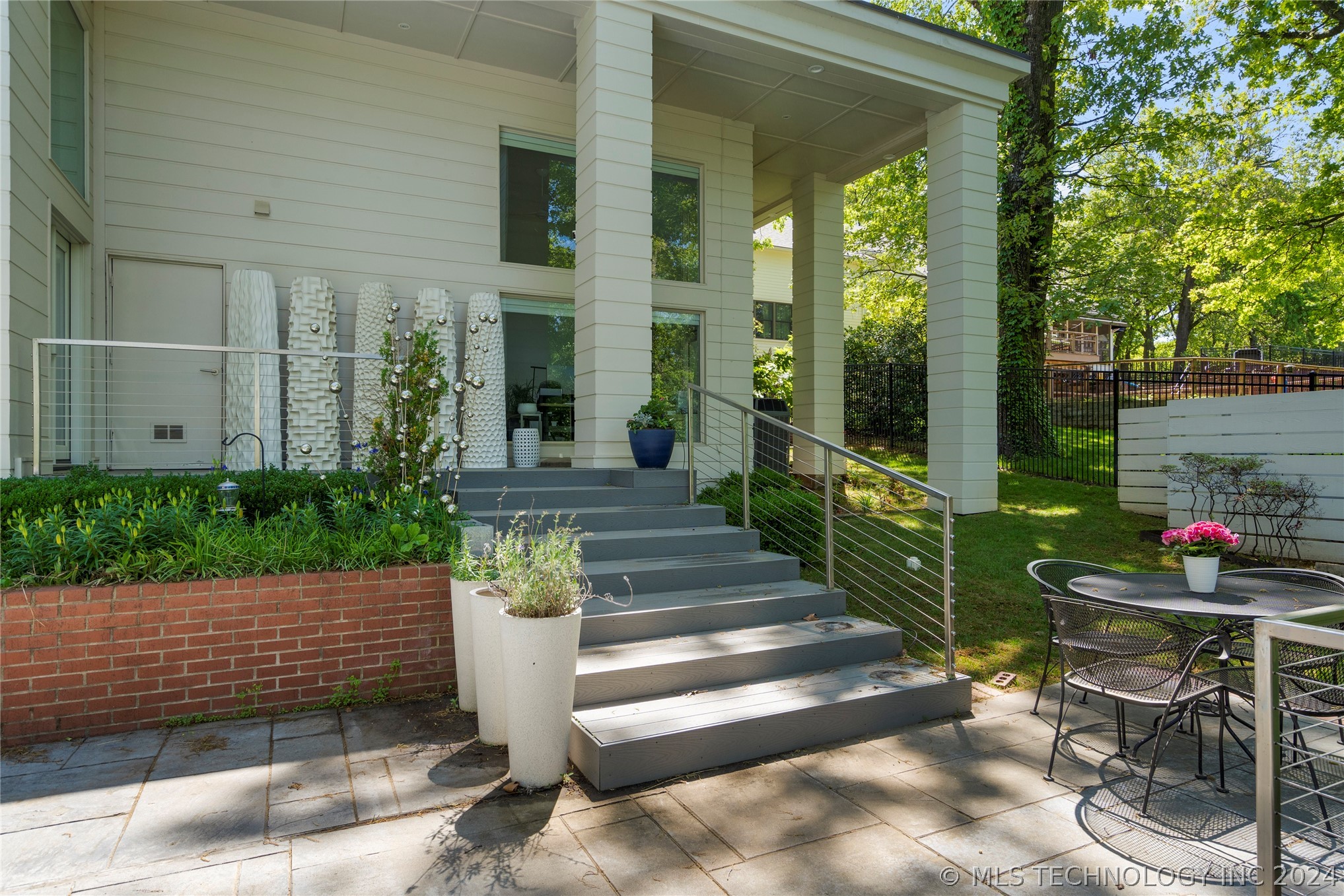 9710 S Urbana Avenue